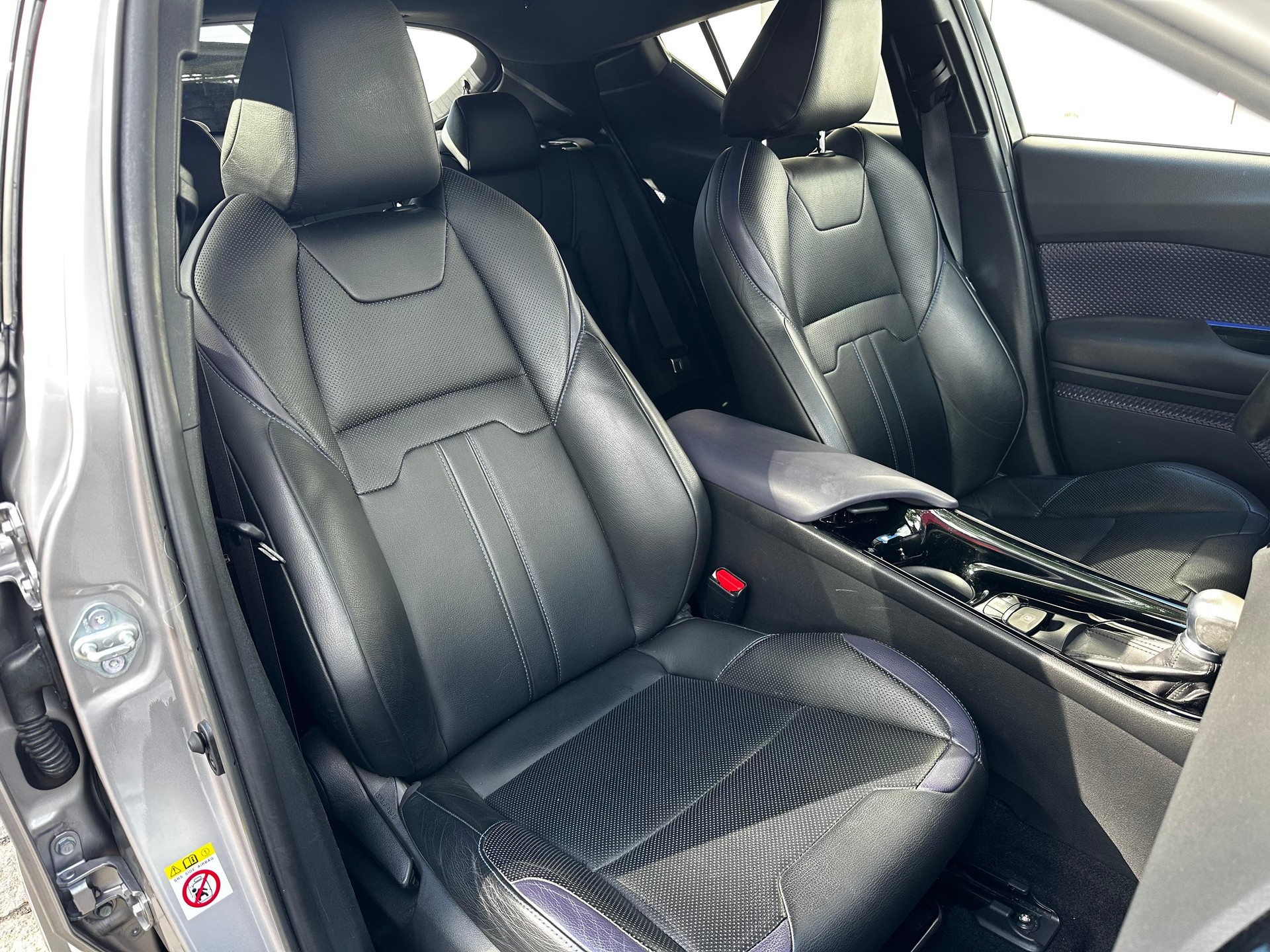 TOYOTA C-HR 1.8 VVTi HSD First Edition-image-14