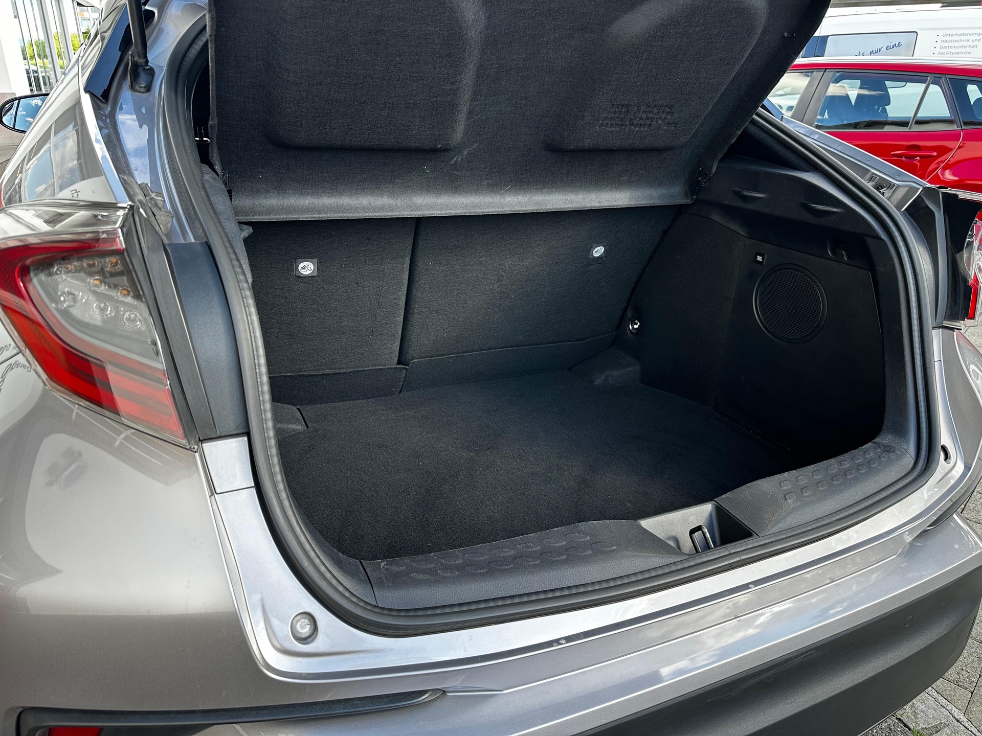 TOYOTA C-HR 1.8 VVTi HSD First Edition-image-6
