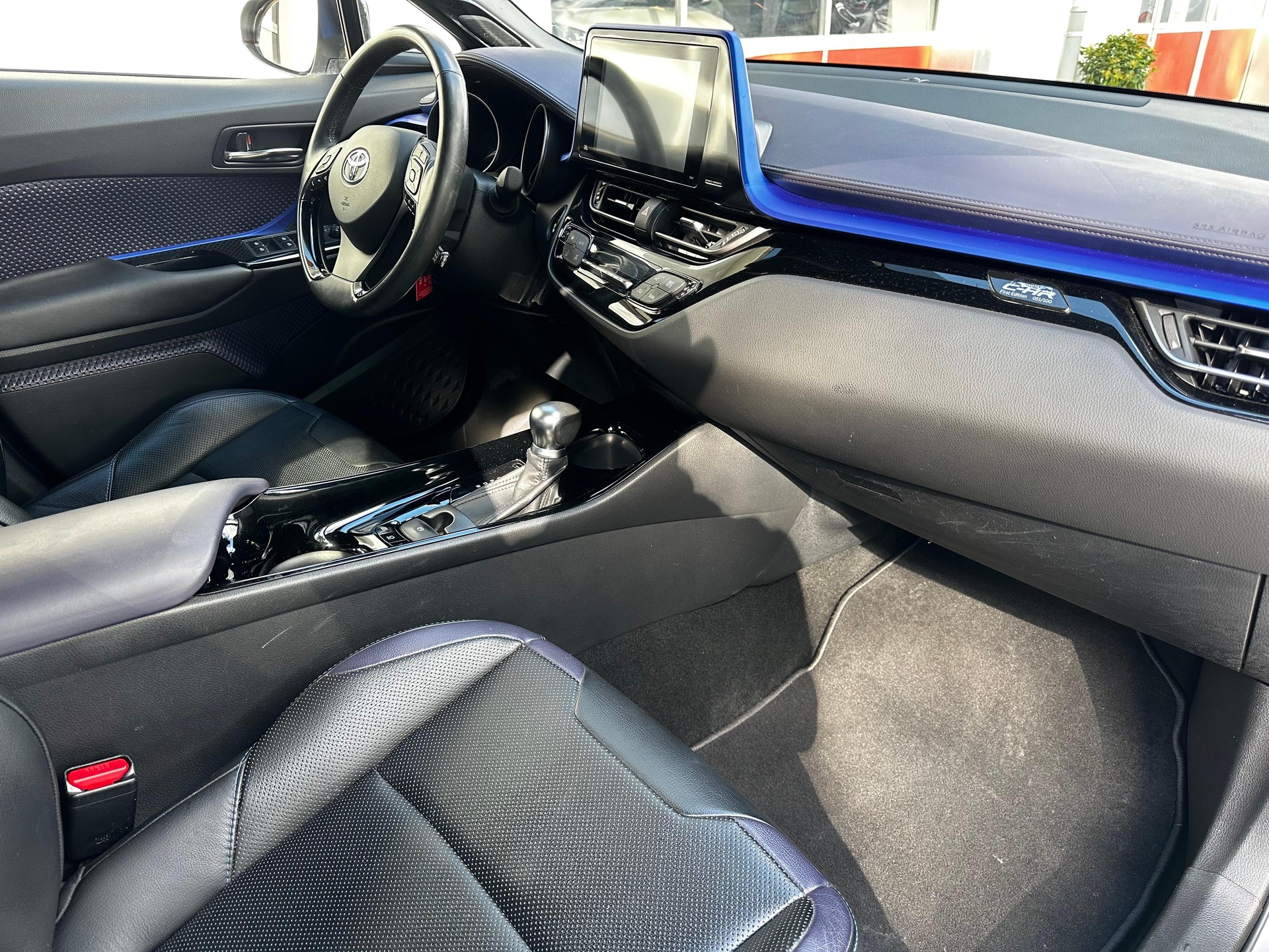 TOYOTA C-HR 1.8 VVTi HSD First Edition-image-13