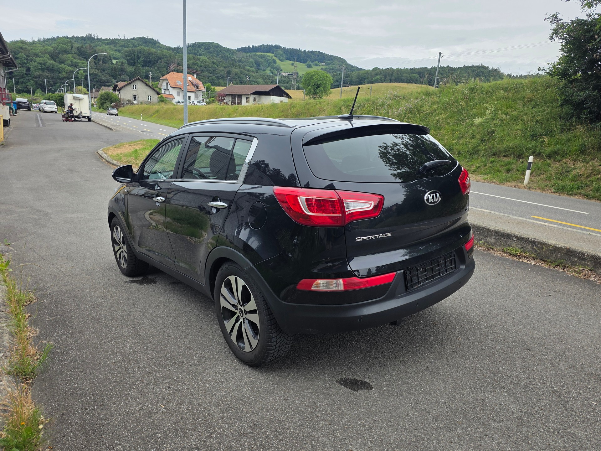 KIA Sportage 2.0 CRDi Trend 4WD Automatic-image-4