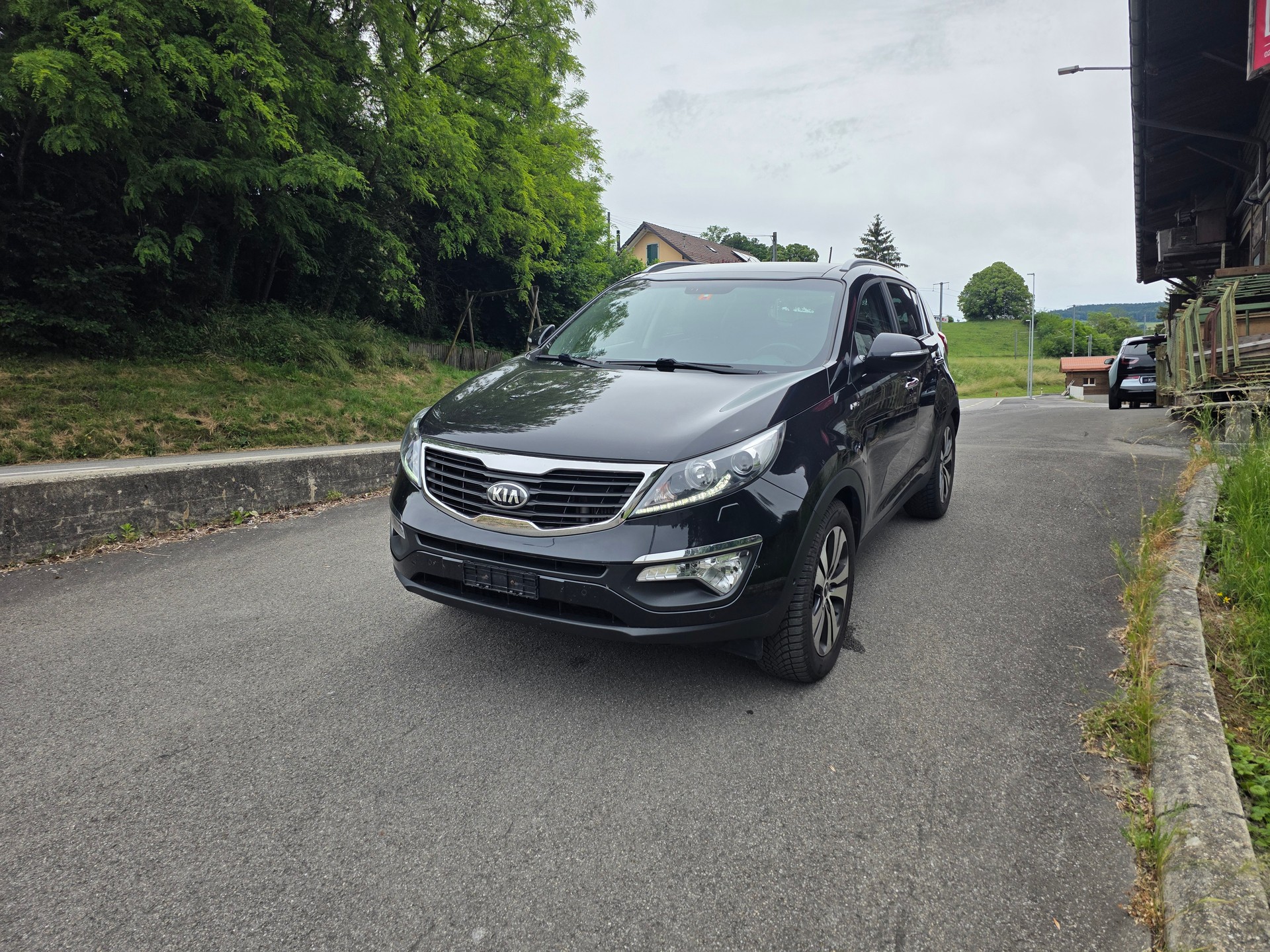 KIA Sportage 2.0 CRDi Trend 4WD Automatic-image-2