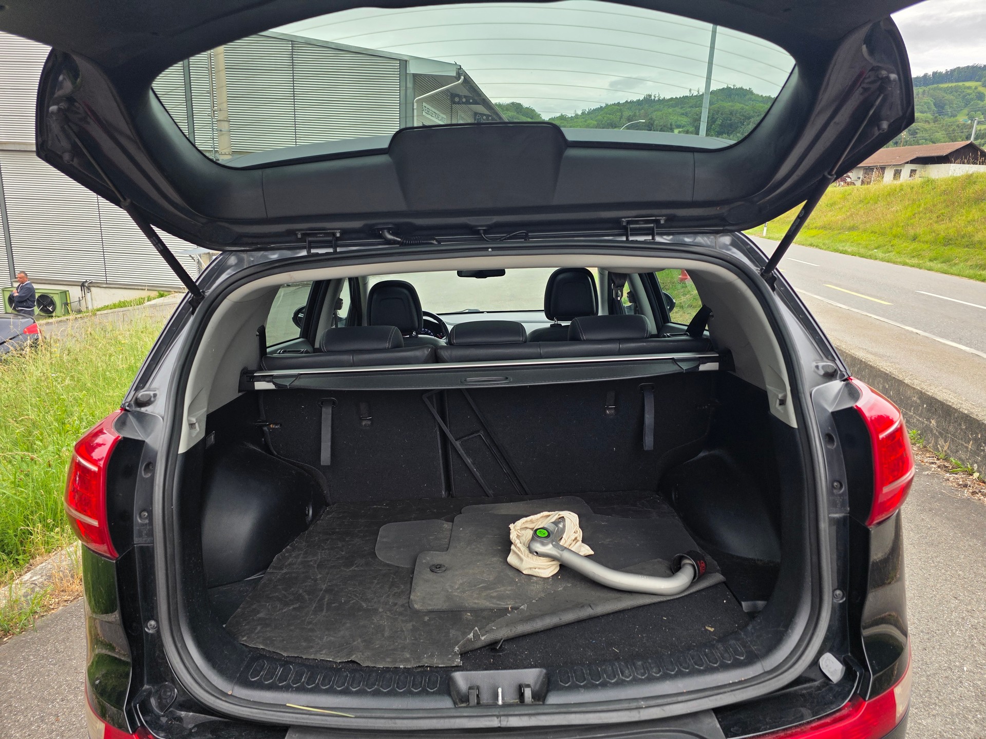 KIA Sportage 2.0 CRDi Trend 4WD Automatic-image-11