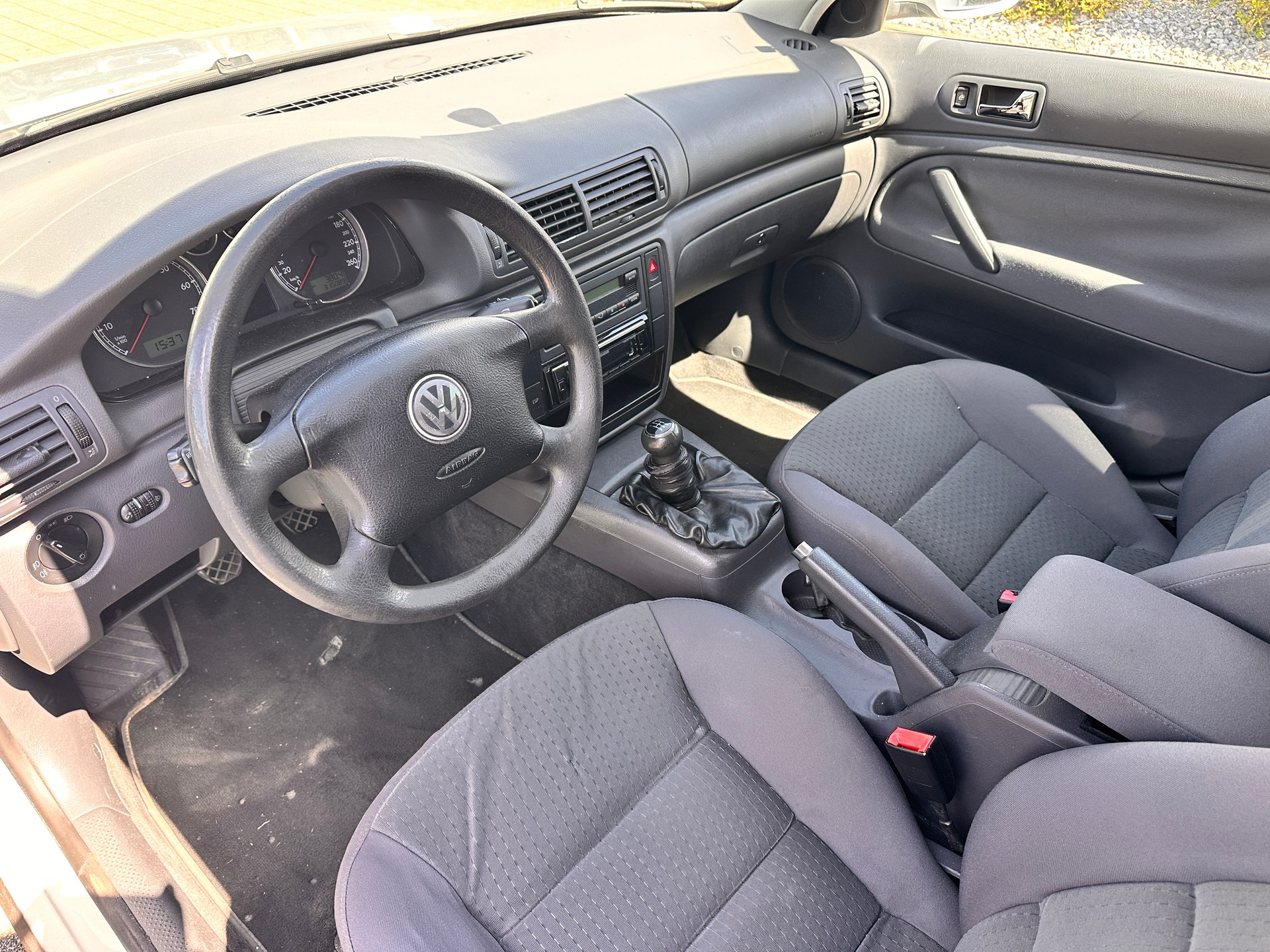 VW PASSAT-showroom-element-3