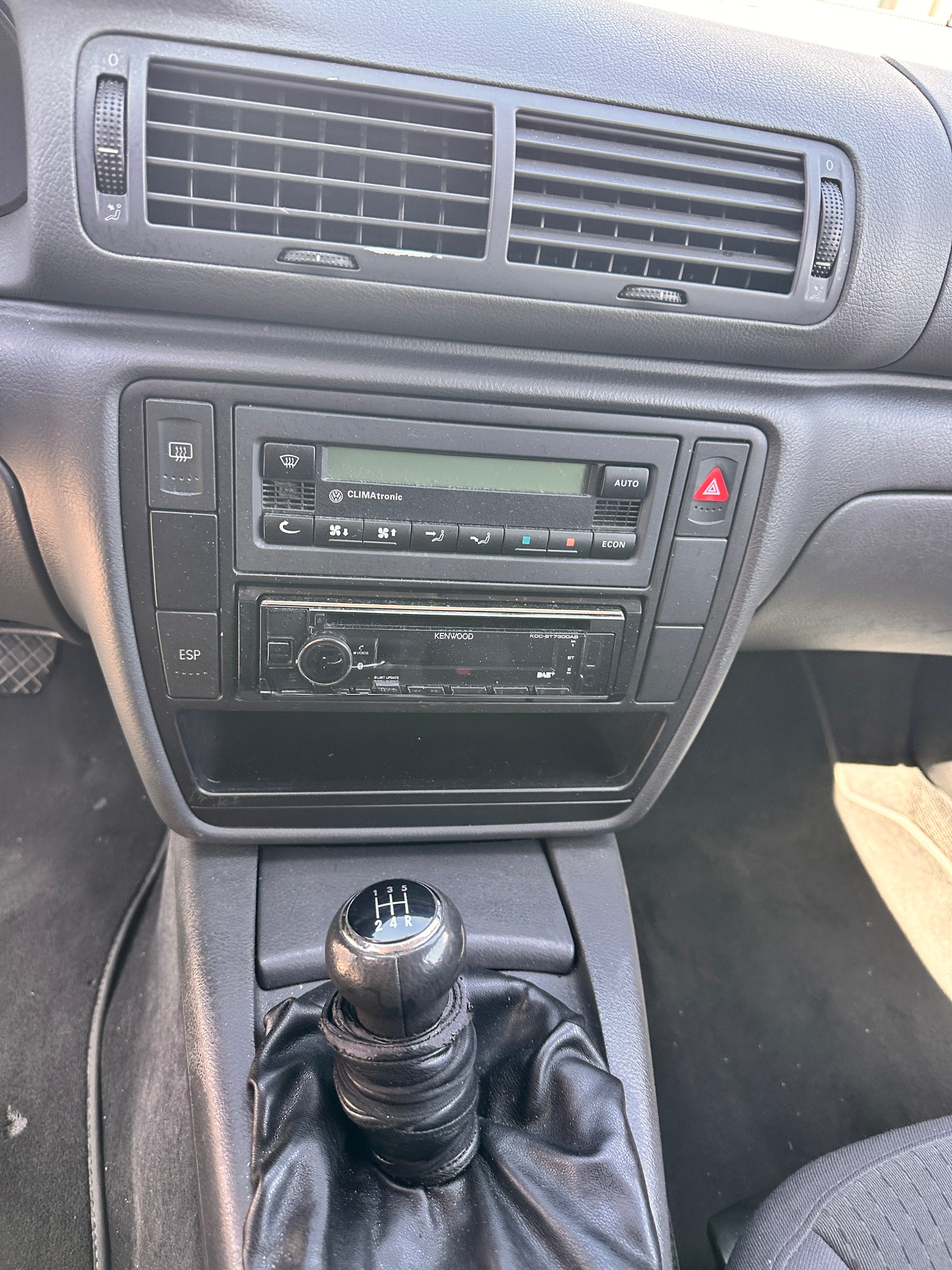 VW PASSAT-image-12