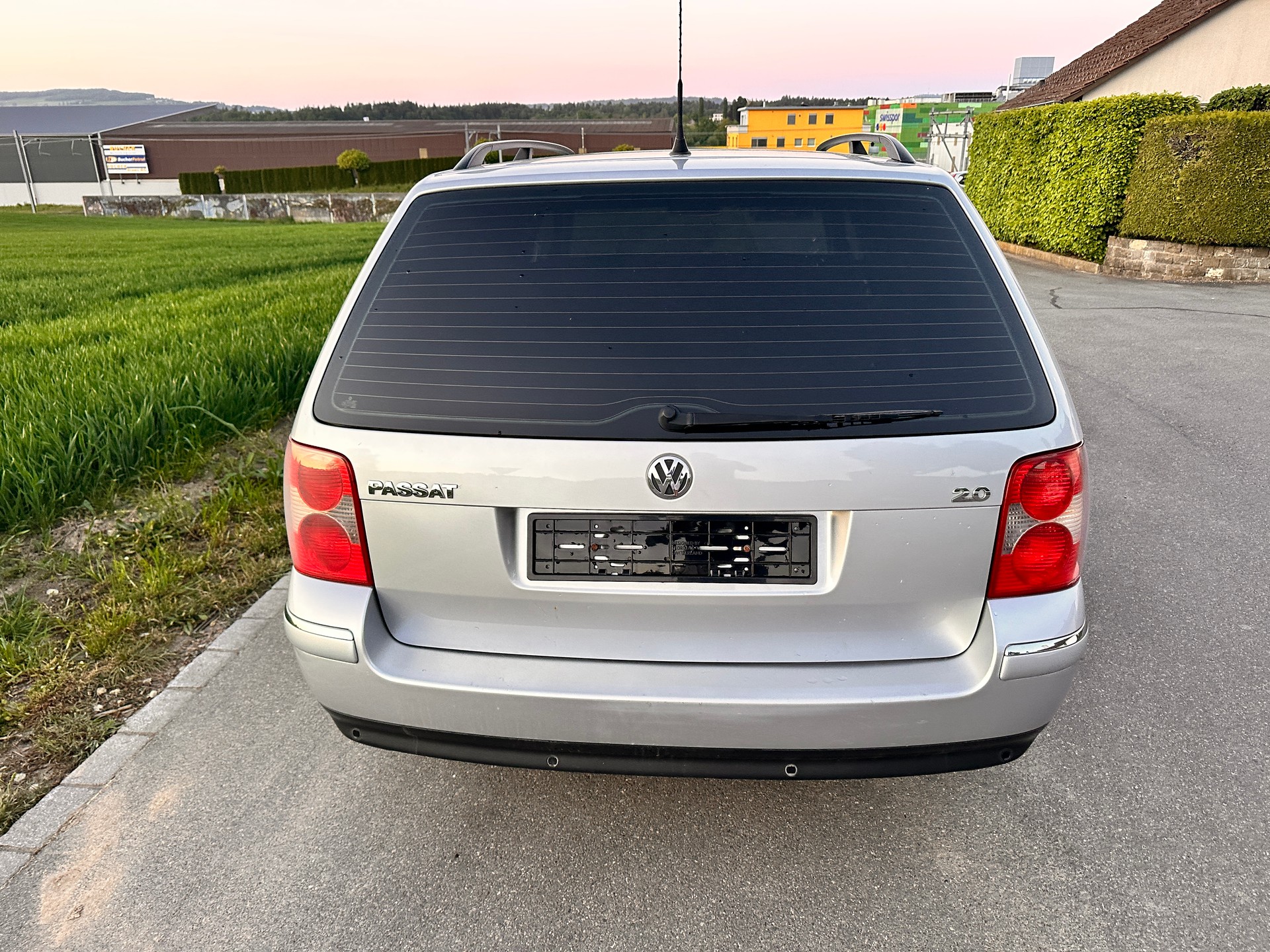VW PASSAT-image-4