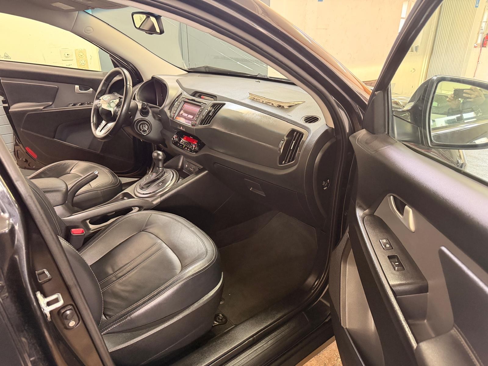 KIA Sportage 2.0 CRDi Style 4WD Automatic-image-11
