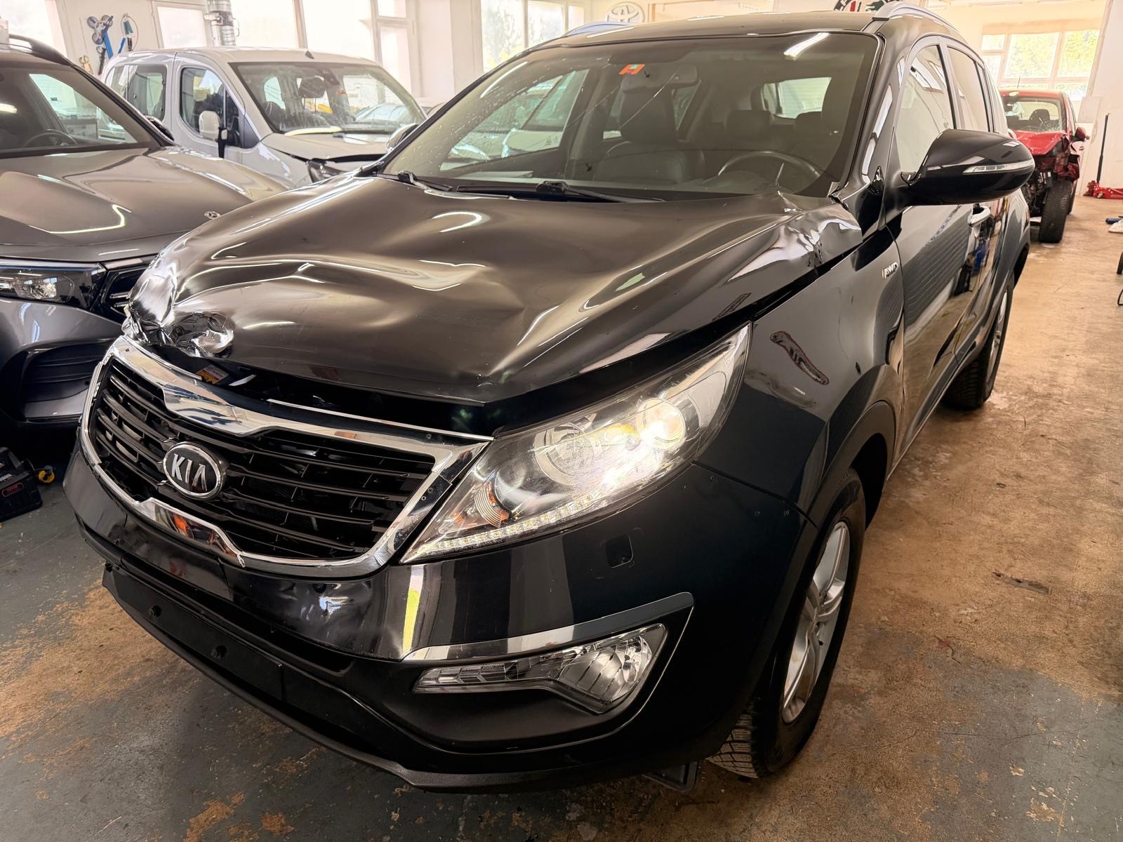 KIA Sportage 2.0 CRDi Style 4WD Automatic-image-4