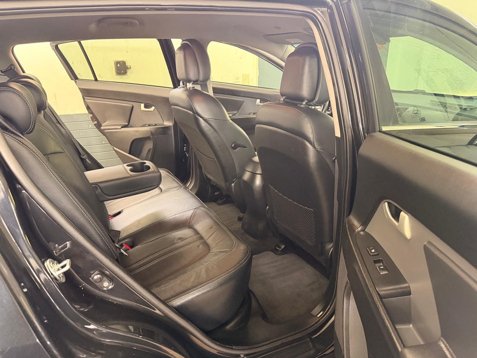 KIA Sportage 2.0 CRDi Style 4WD Automatic-image-10