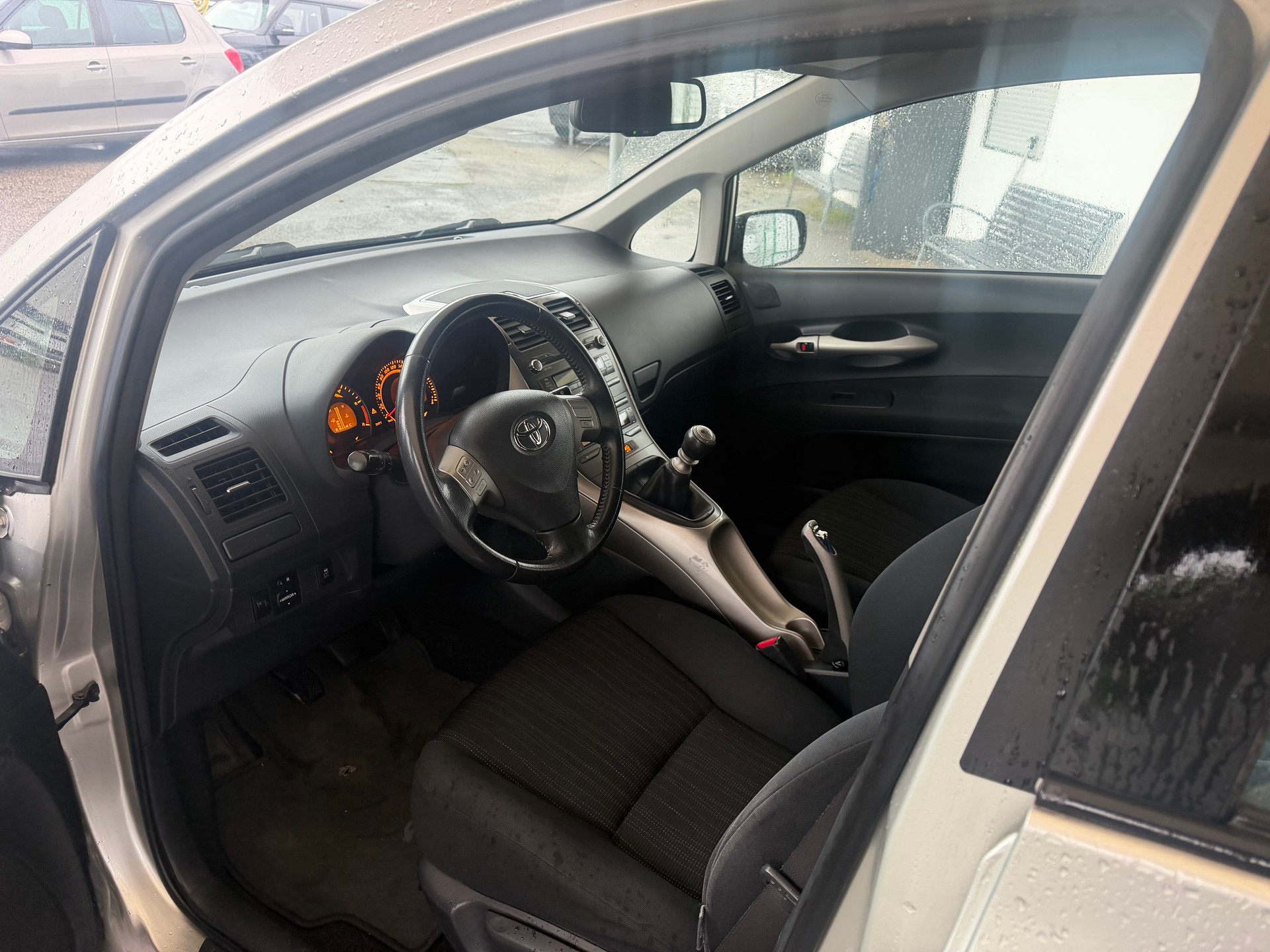 TOYOTA Auris 2.0 D-4D Linea Luna-image-7