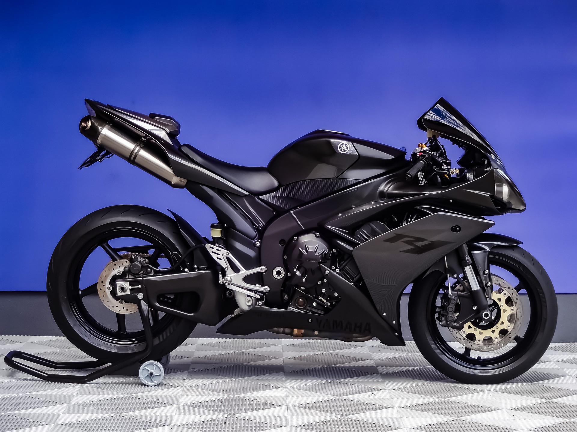 YAMAHA YZF-R1