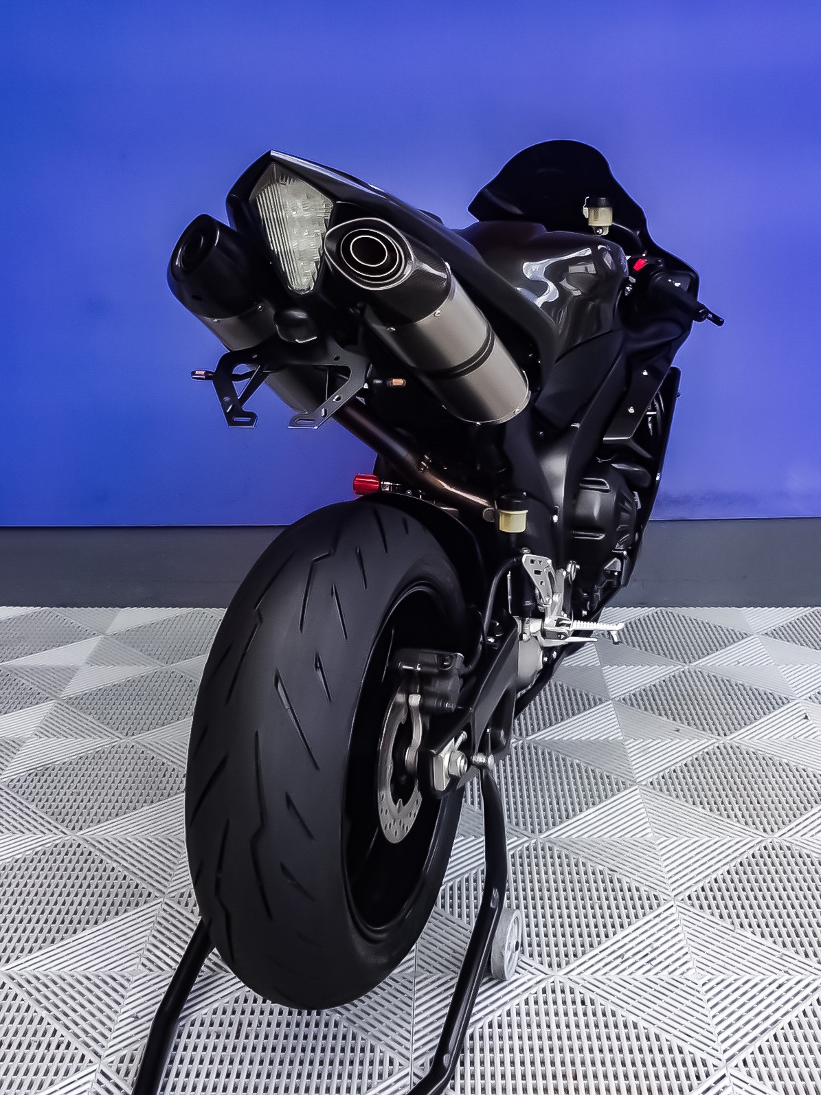 YAMAHA YZF-R1-showroom-element-2