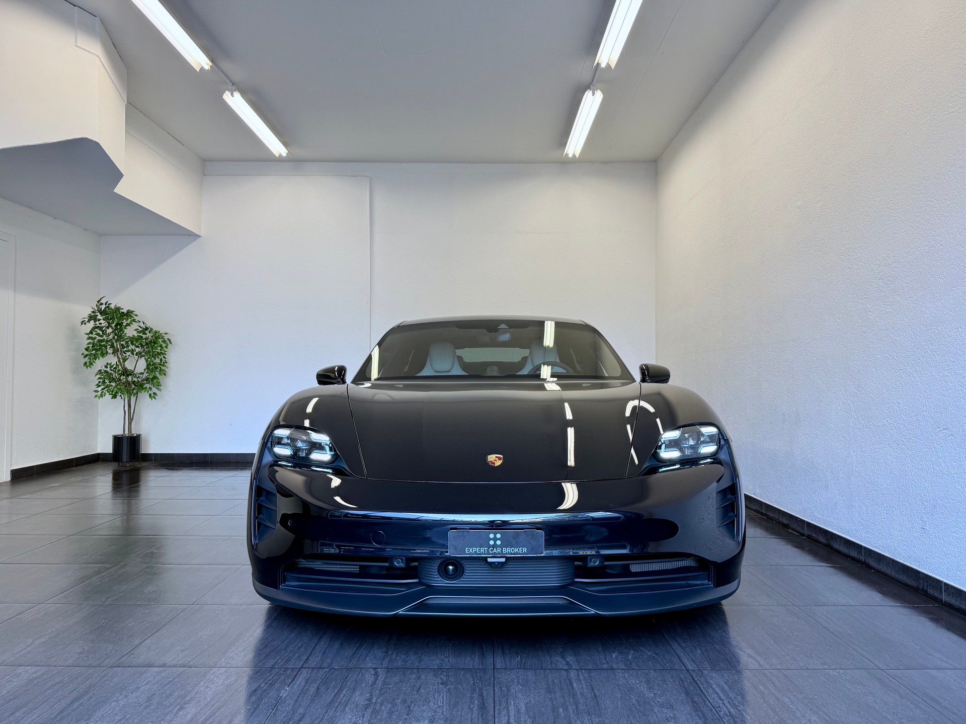 PORSCHE Taycan 4S "ALL BLACK"-image-4