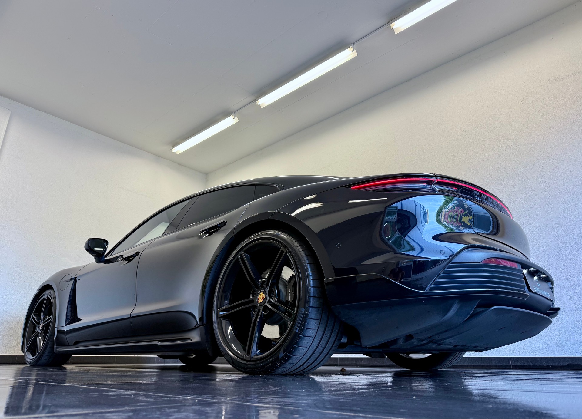 PORSCHE Taycan 4S "ALL BLACK"-image-8