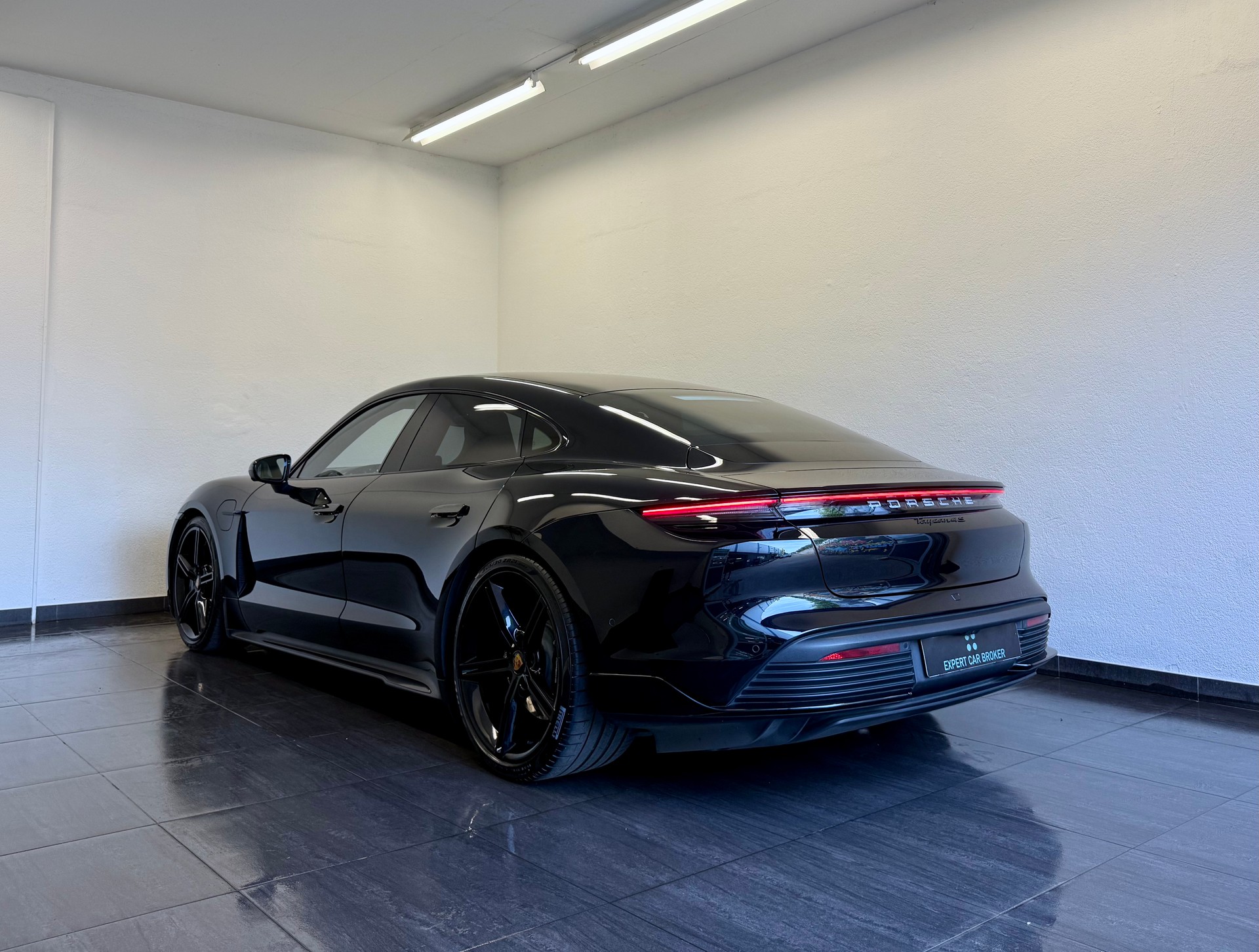 PORSCHE Taycan 4S "ALL BLACK"-image-10