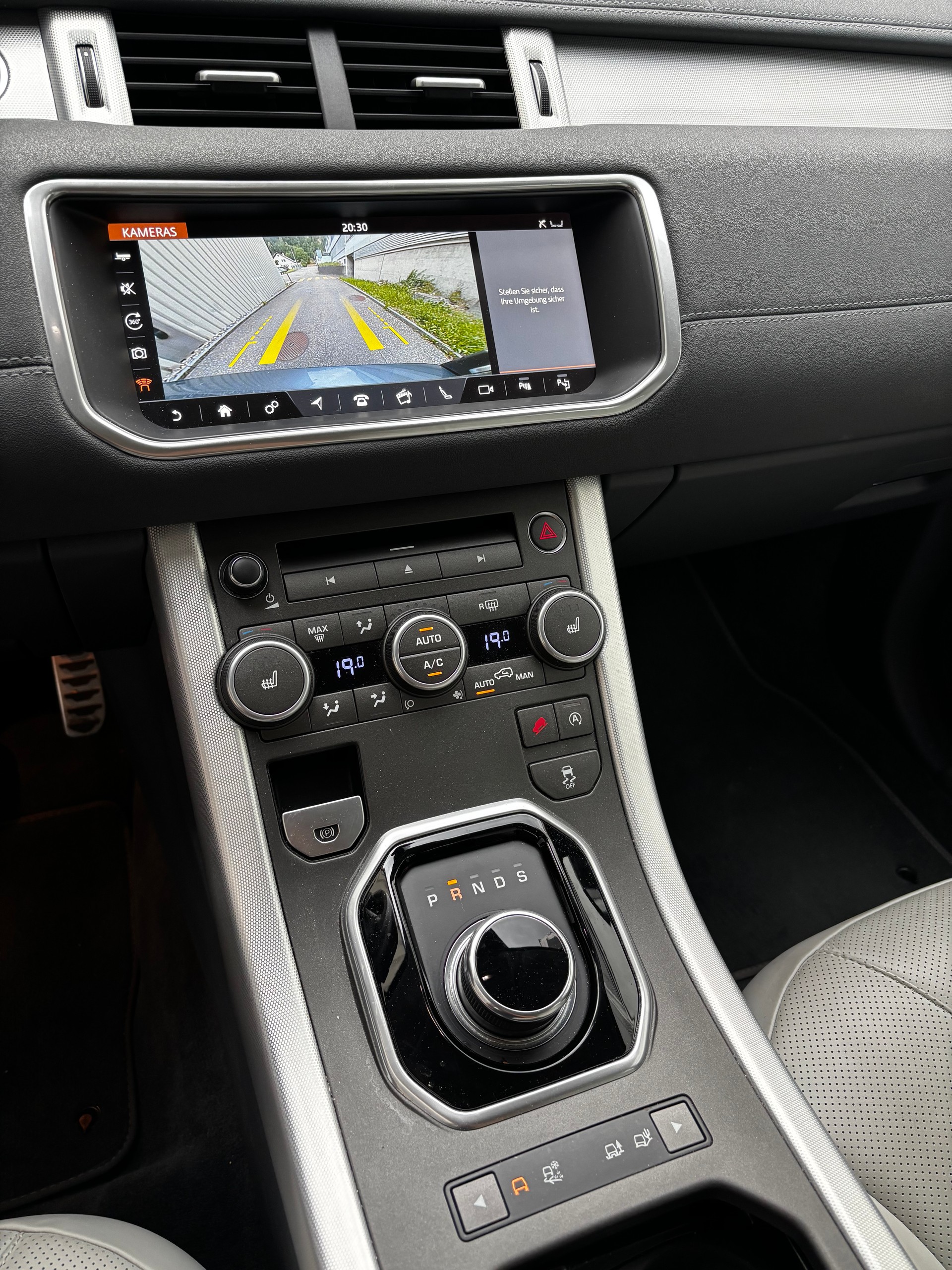 LAND ROVER Range Rover Evoque 2.0 TD4 HSE-image-10