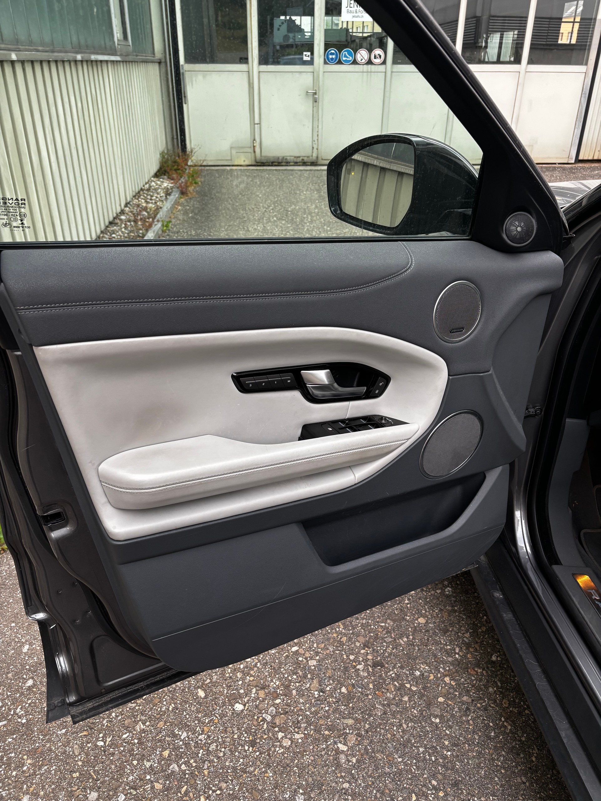 LAND ROVER Range Rover Evoque 2.0 TD4 HSE-image-8