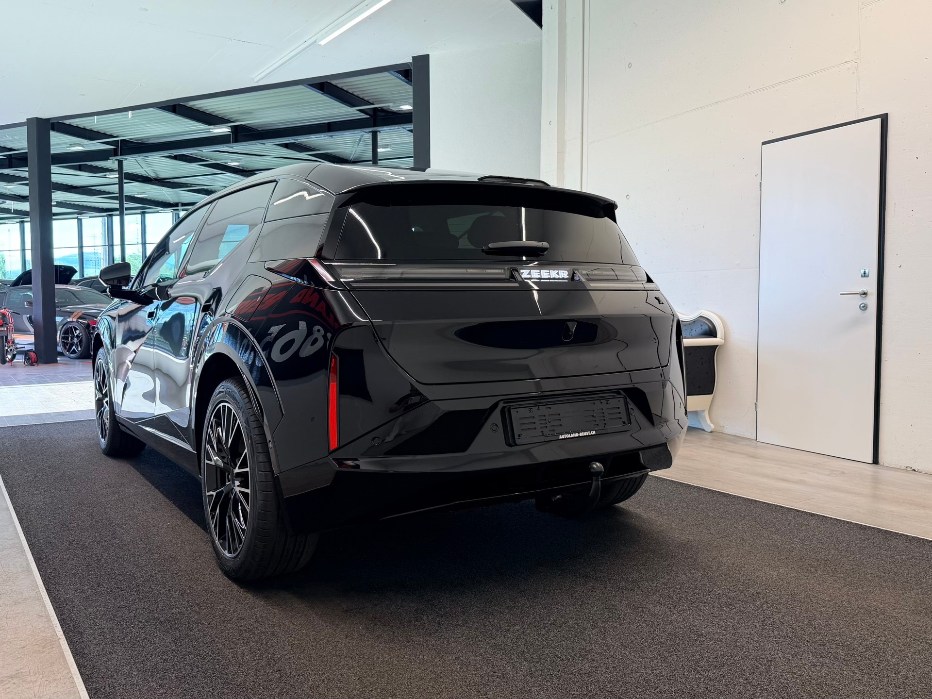 ZEEKR X 69kWh Privilege AWD-image-8