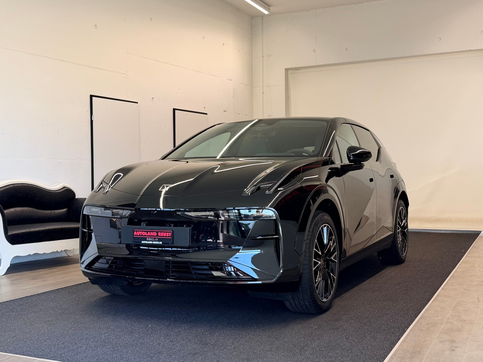 ZEEKR X 69kWh Privilege AWD-showroom-element-3