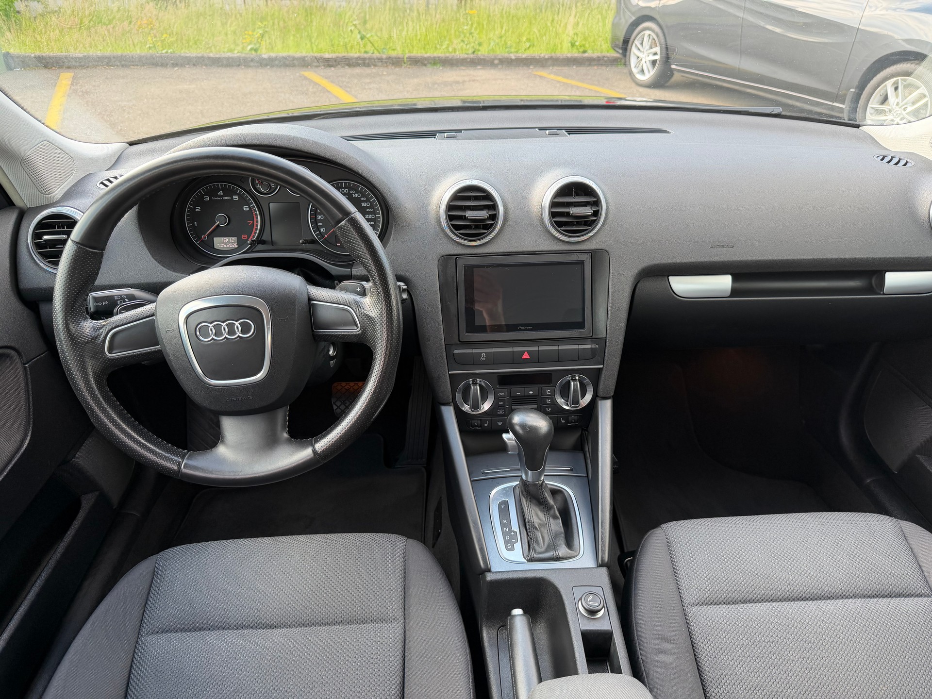 AUDI A3 Sportback 1.8 TFSI Ambiente S-tronic-image-10
