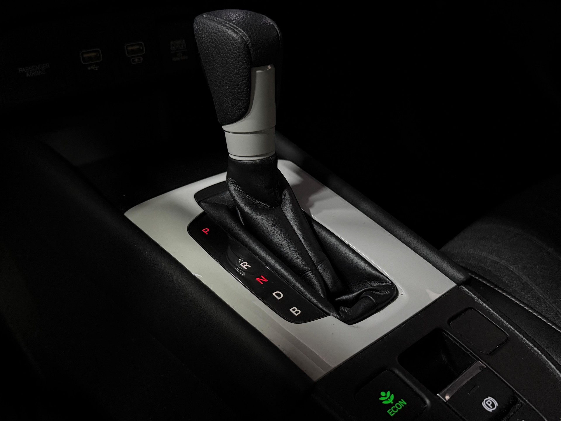 HONDA Jazz 1.5i-MMD Elegance E-CVT-image-9