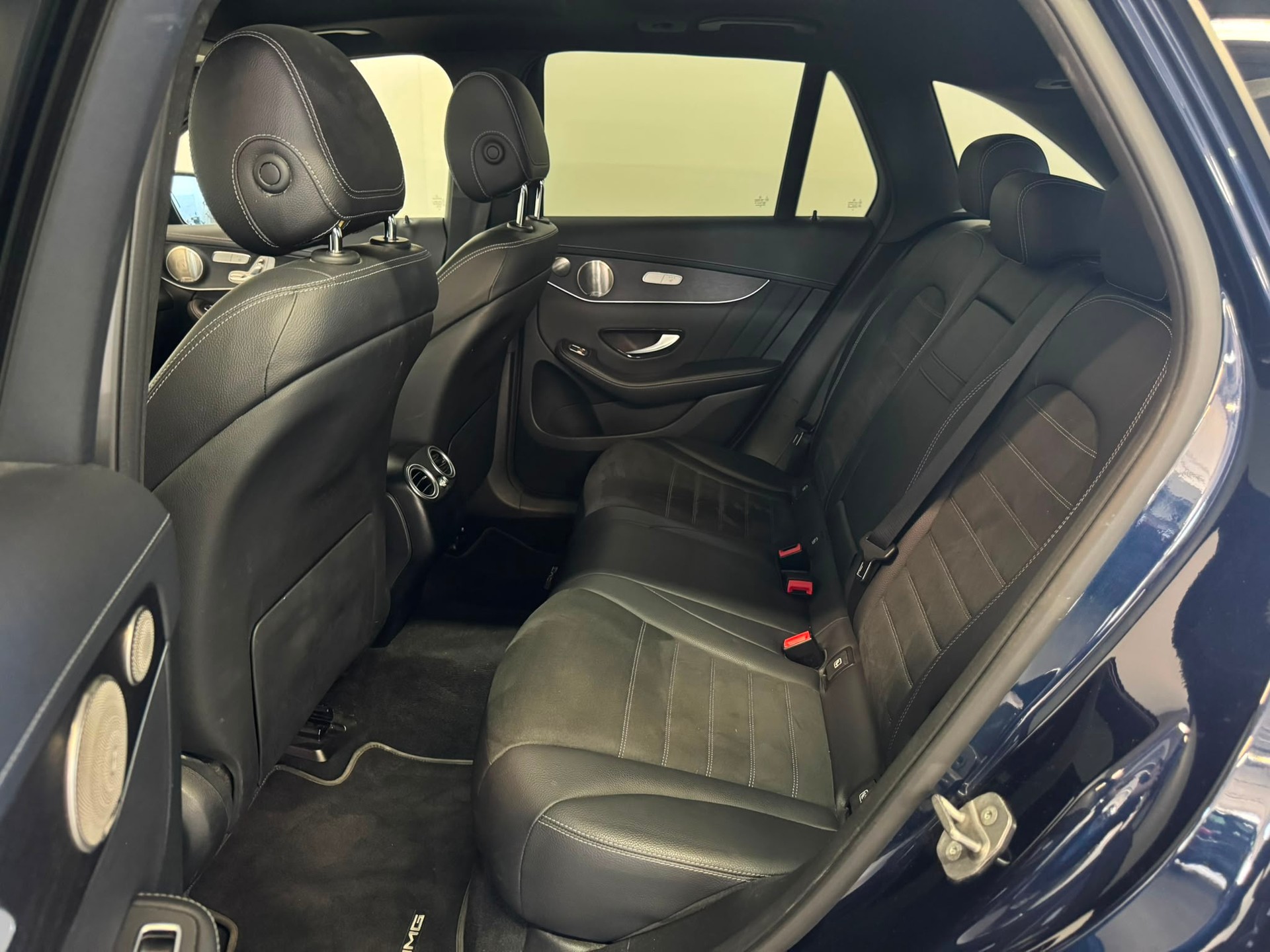 MERCEDES-BENZ GLC 300 e AMG Line 4Matic 9G-Tronic-image-17