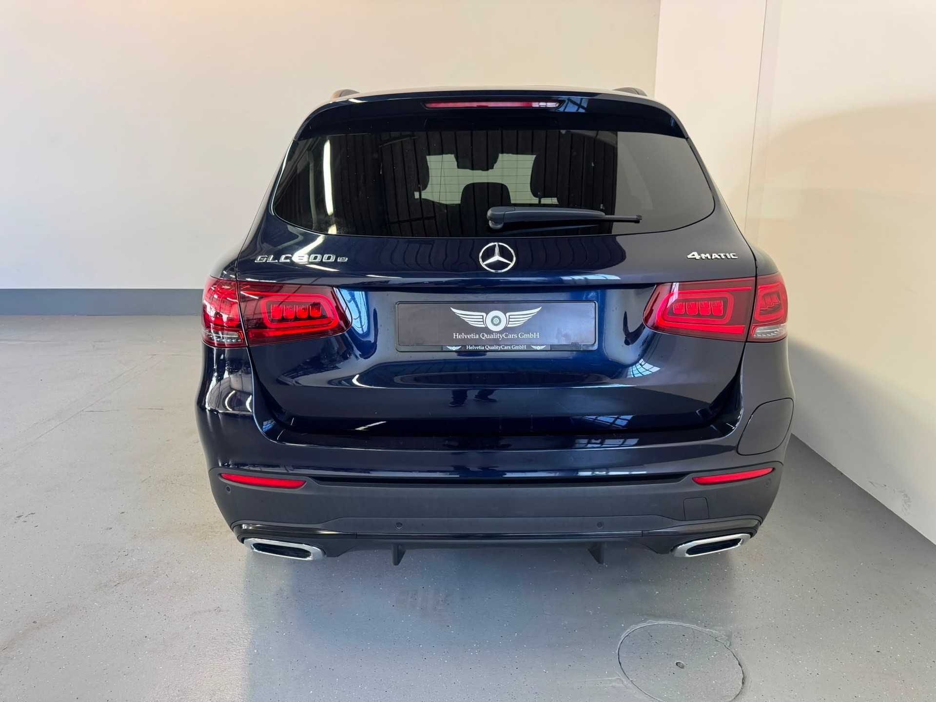 MERCEDES-BENZ GLC 300 e AMG Line 4Matic 9G-Tronic-image-10