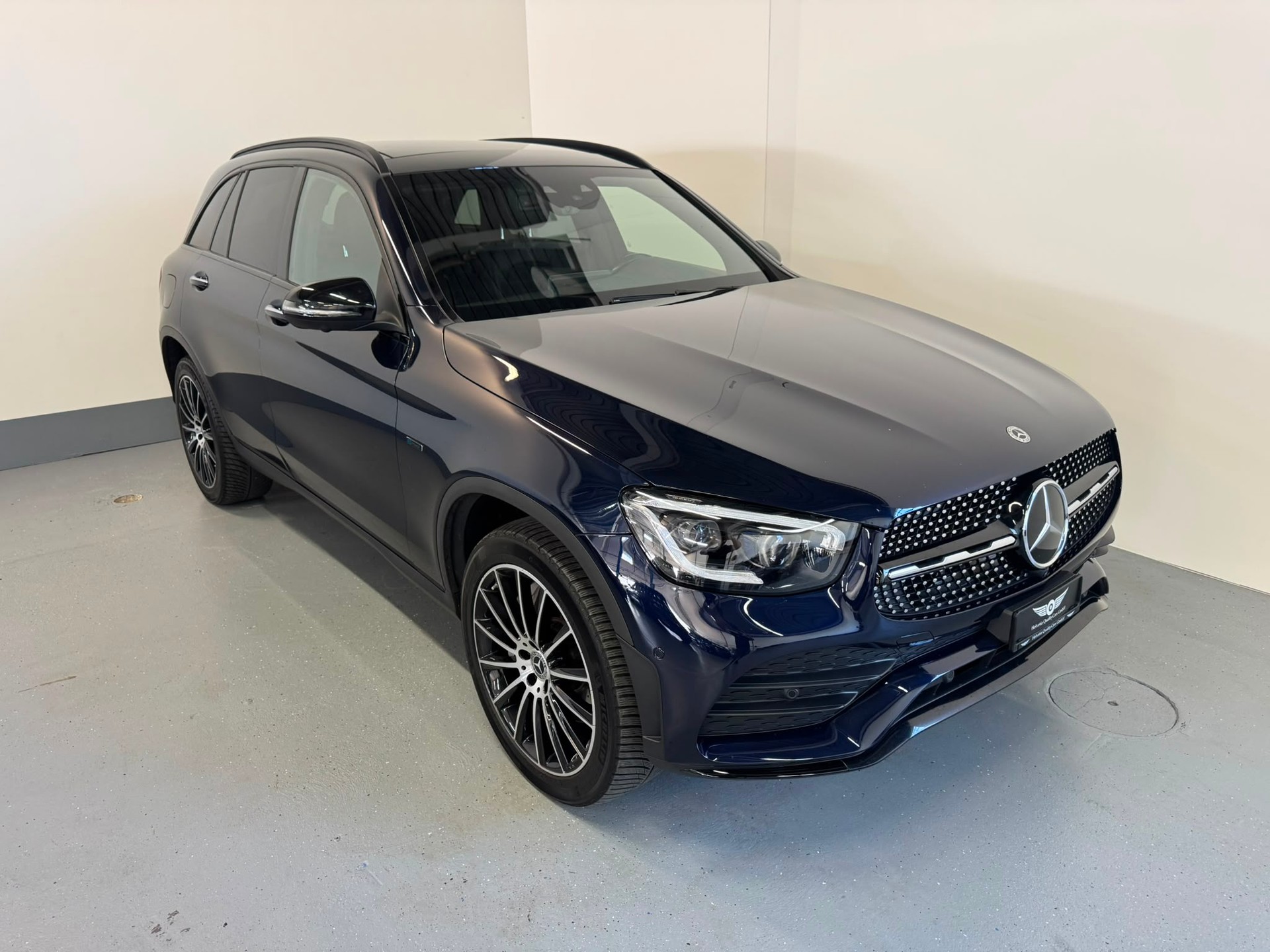 MERCEDES-BENZ GLC 300 e AMG Line 4Matic 9G-Tronic-showroom-element-1