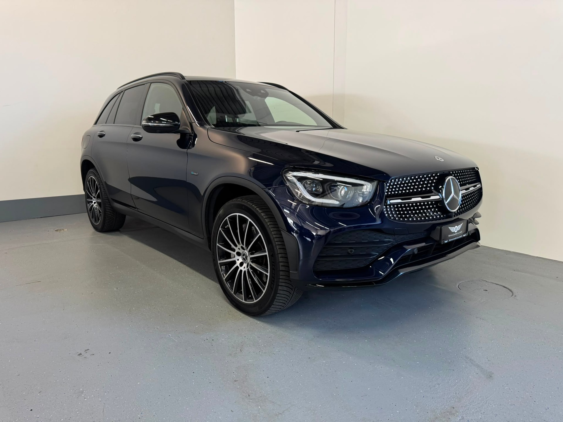 MERCEDES-BENZ GLC 300 e AMG Line 4Matic 9G-Tronic-showroom-element-2