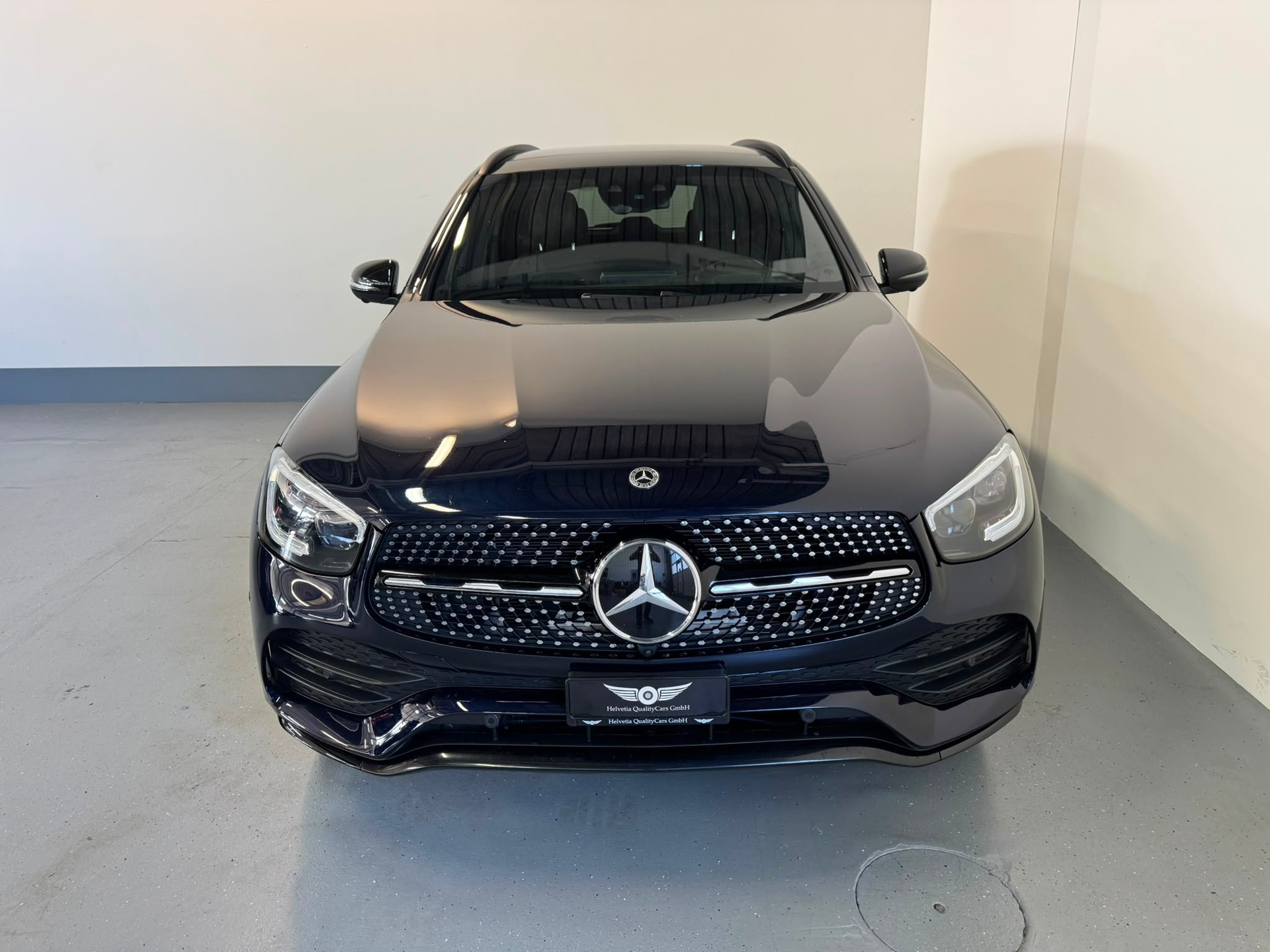 MERCEDES-BENZ GLC 300 e AMG Line 4Matic 9G-Tronic-showroom-element-3