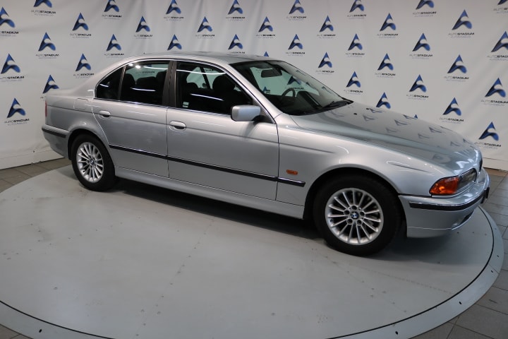 BMW 523i-image-15