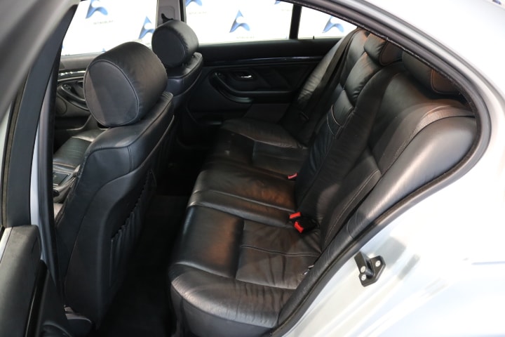BMW 523i-image-21