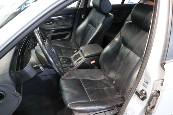 BMW 523i-showroom-element-1
