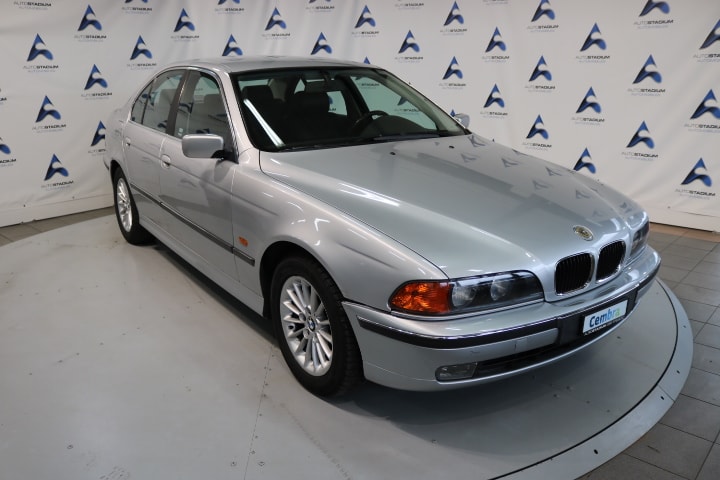 BMW 523i