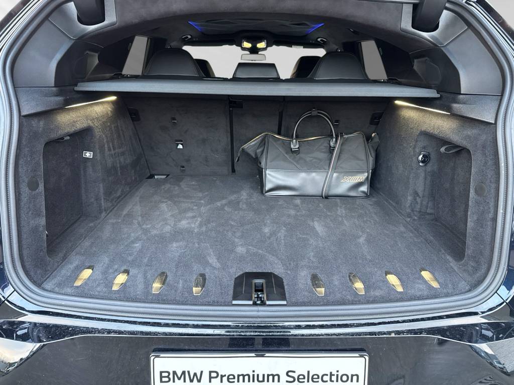 BMW XM xDrive 50e PHEV Steptronic-image-8