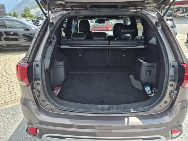 MITSUBISHI Outlander 2.4 PHEV Diamond 4WD Automatic-image-6
