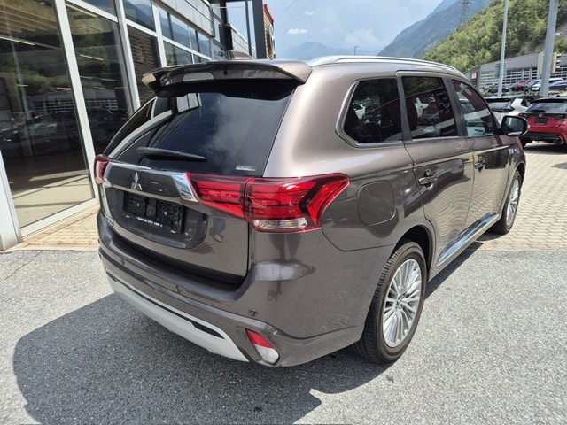 MITSUBISHI Outlander 2.4 PHEV Diamond 4WD Automatic-showroom-element-3