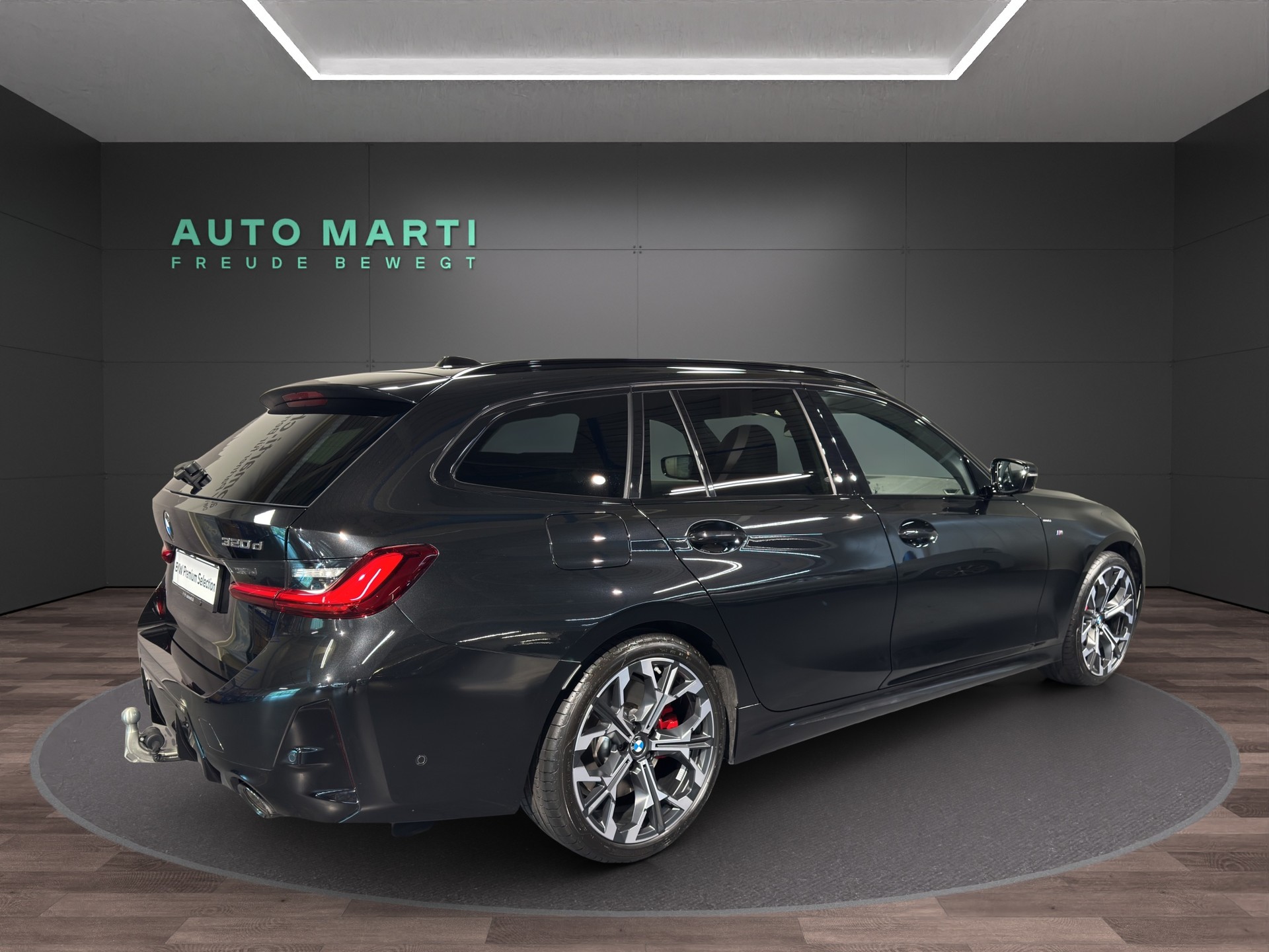 BMW 320d xDrive Touring M Sport-showroom-element-3