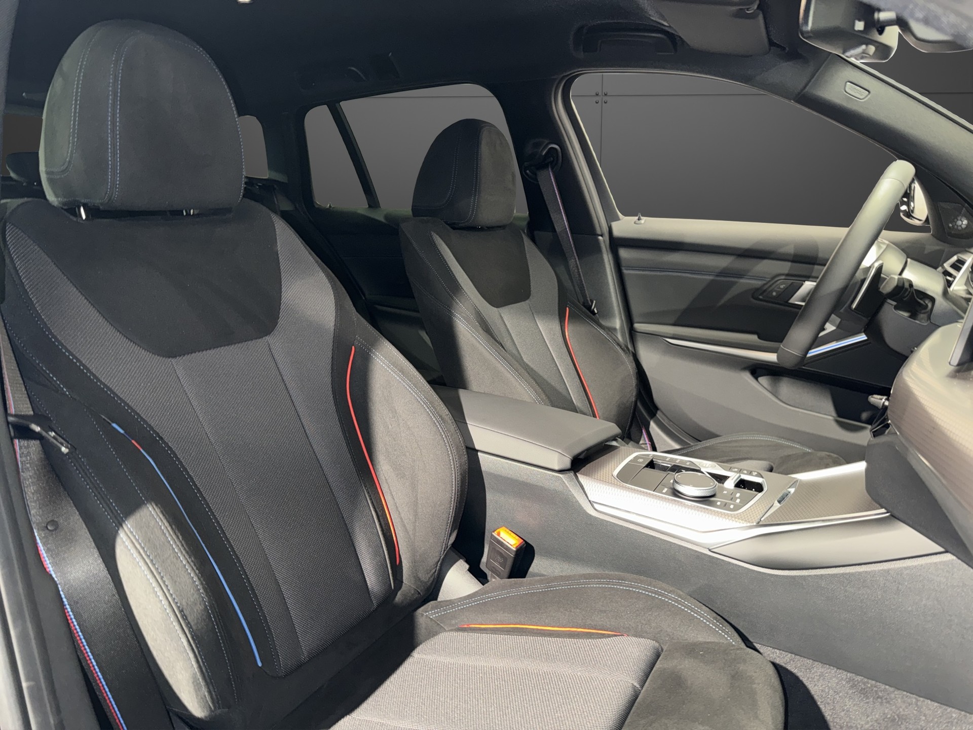 BMW 320d xDrive Touring M Sport-image-17