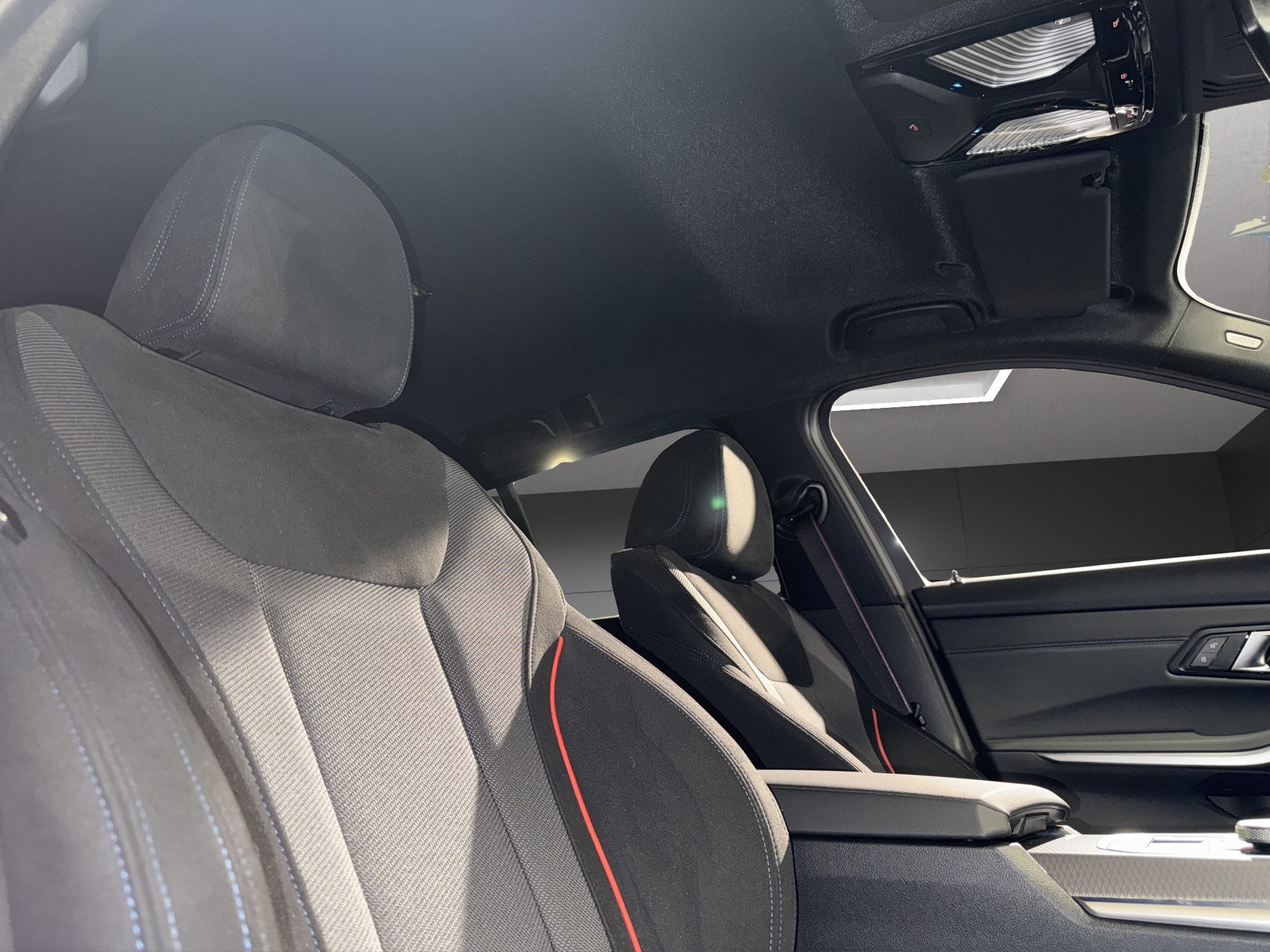 BMW 320d xDrive Touring M Sport-image-20