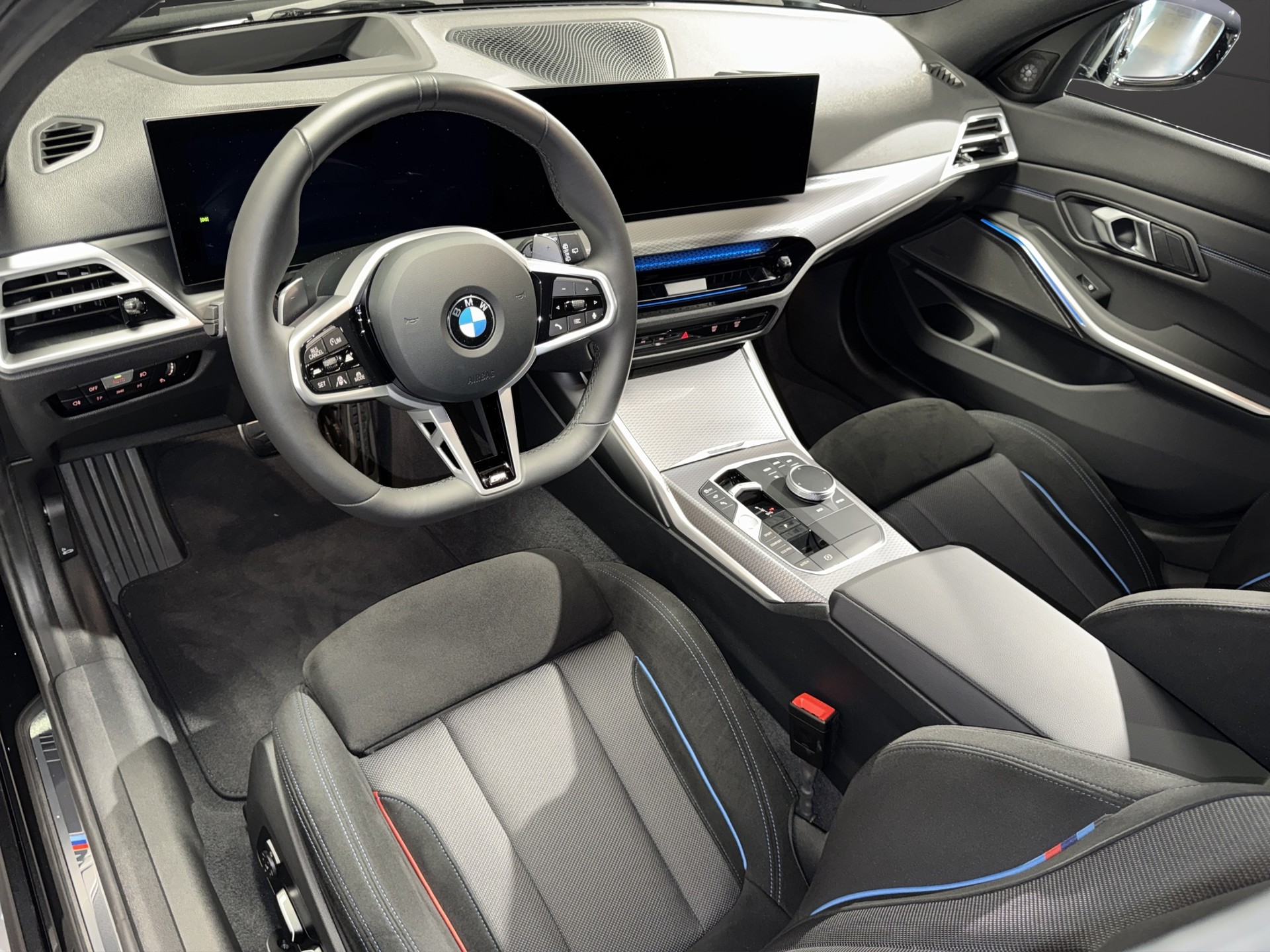BMW 320d xDrive Touring M Sport-image-7