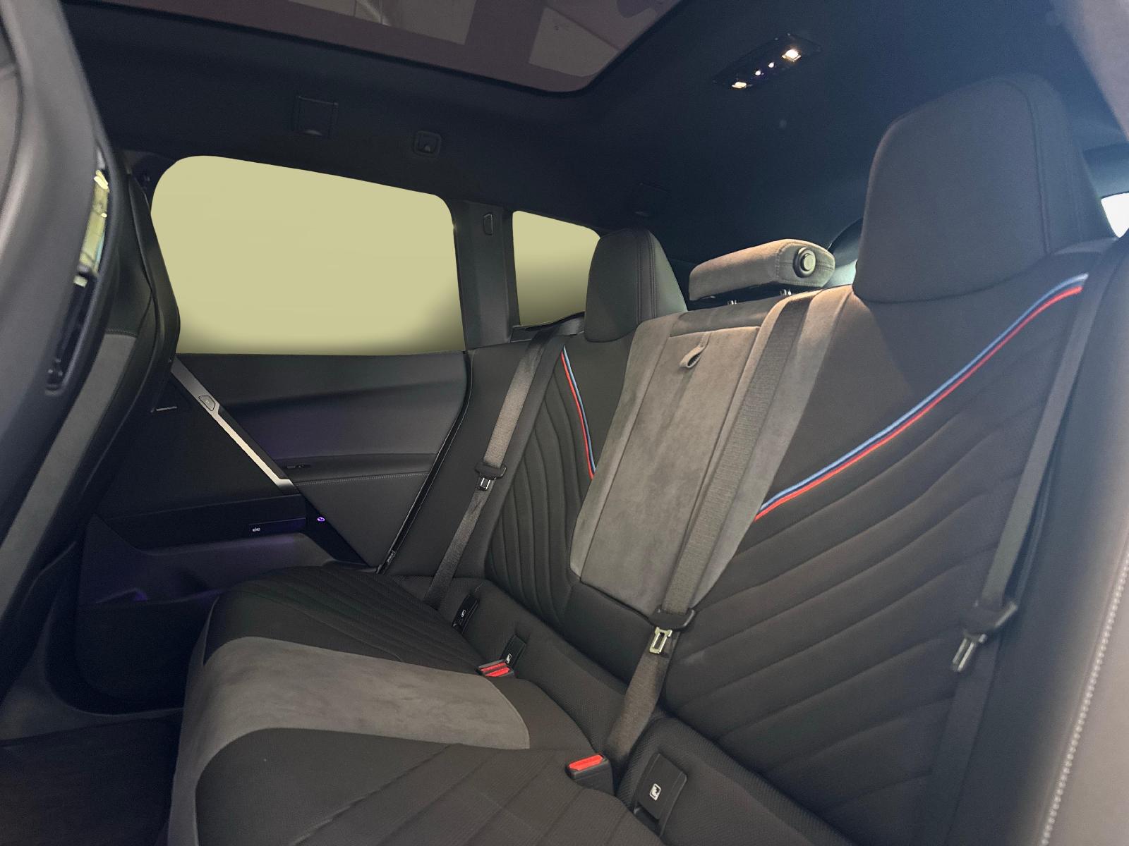 BMW iX xDrive60-image-10