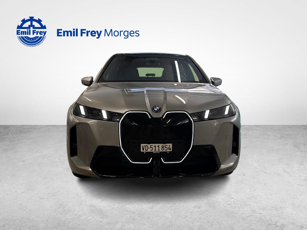 BMW iX xDrive60-image-7
