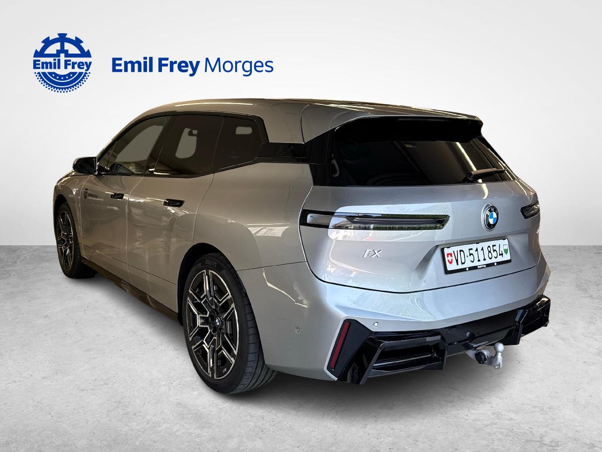BMW iX xDrive60-showroom-element-2