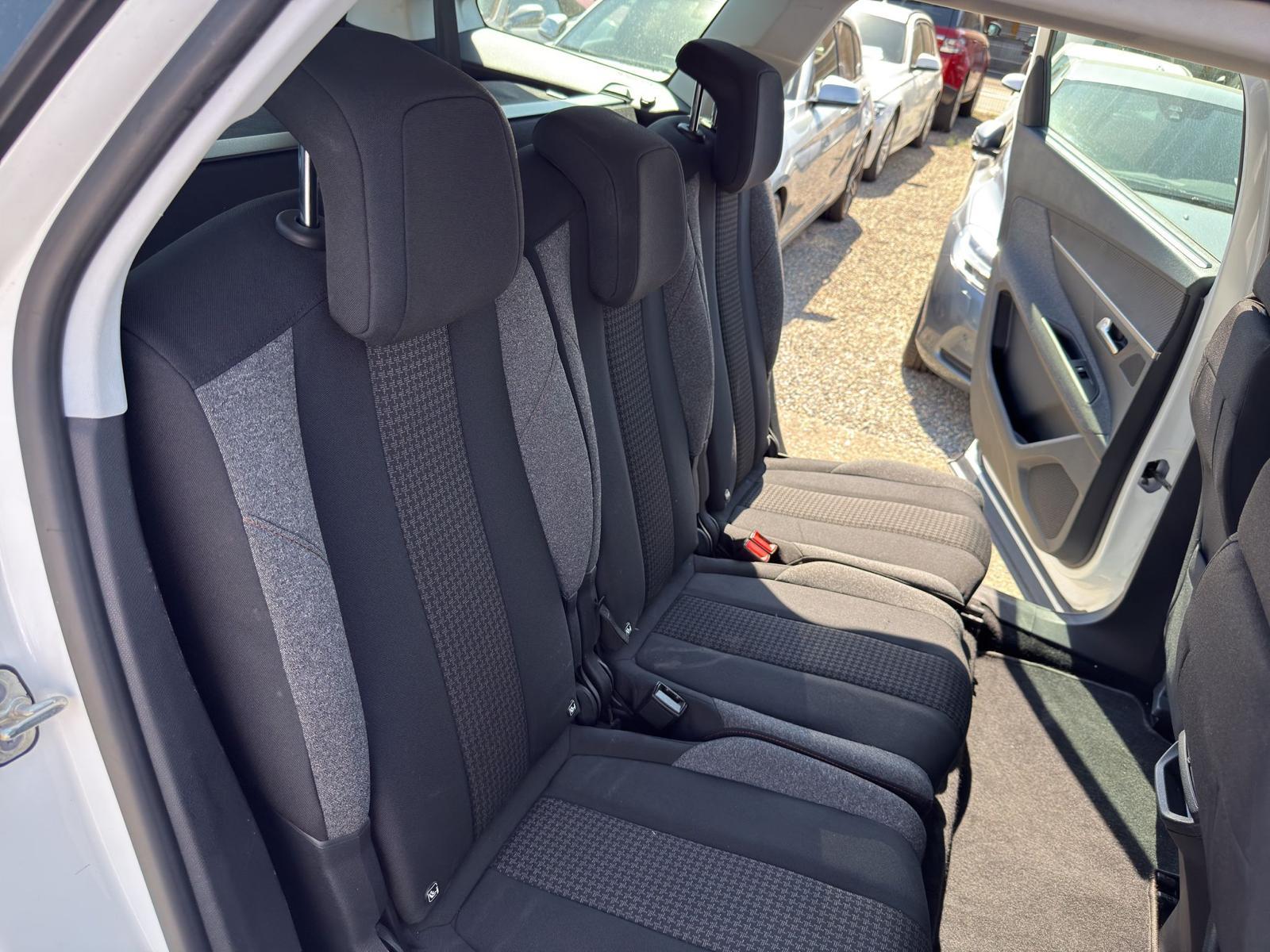 PEUGEOT 5008 1.5 BlueHDi Business Line-image-11