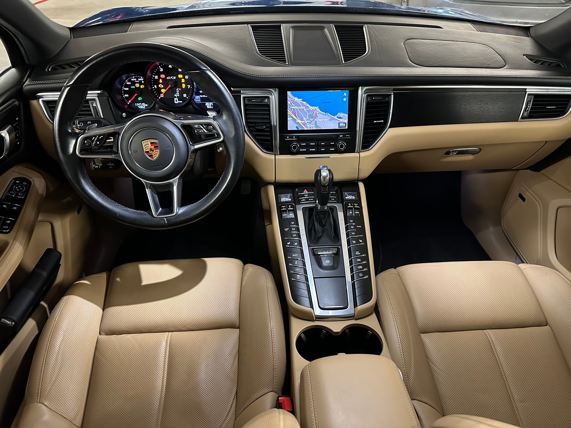 PORSCHE Macan GTS PDK-image-20
