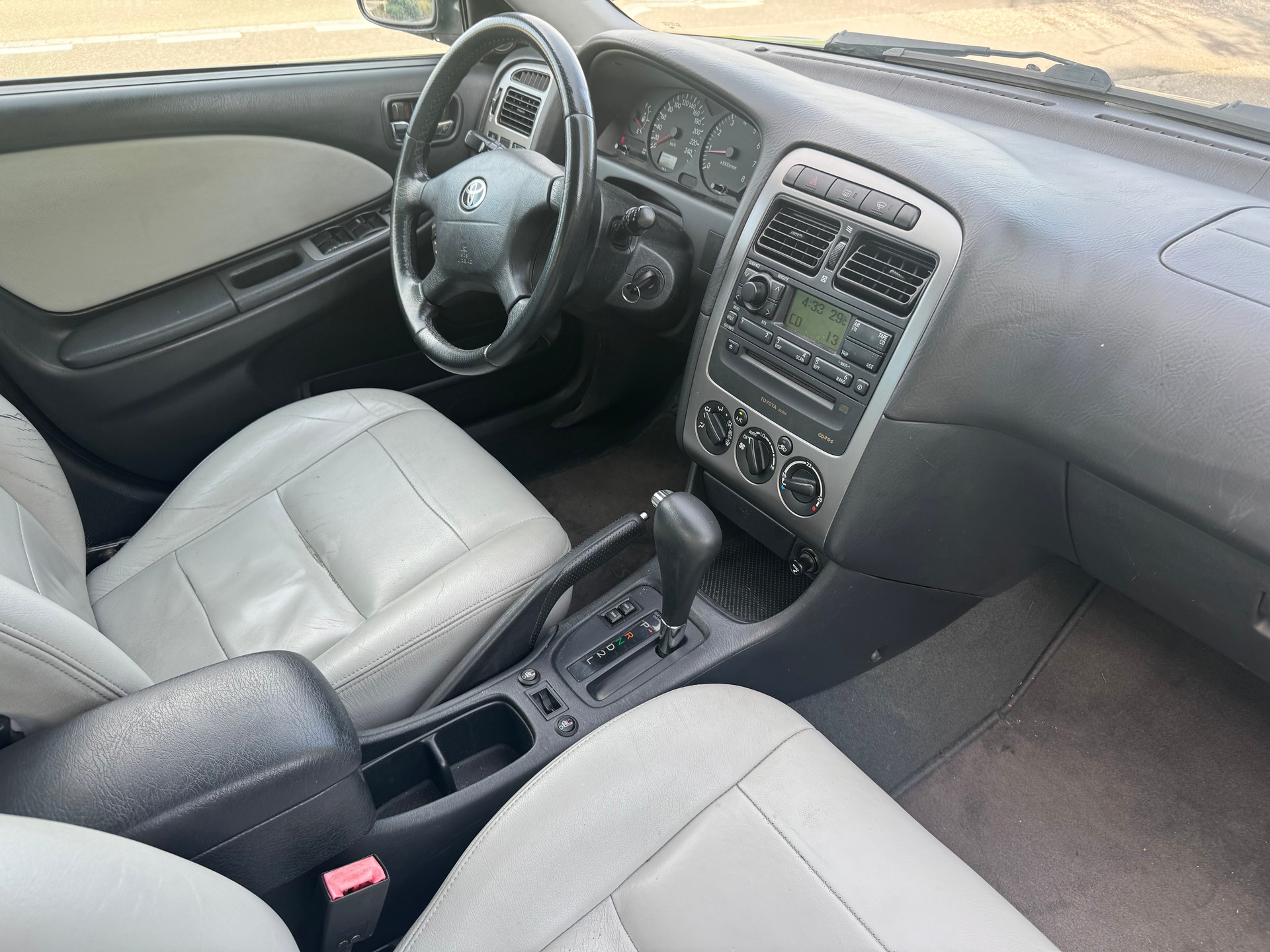 TOYOTA Avensis 2.0 VVT-i Linea Sol Plus Liftback-image-11