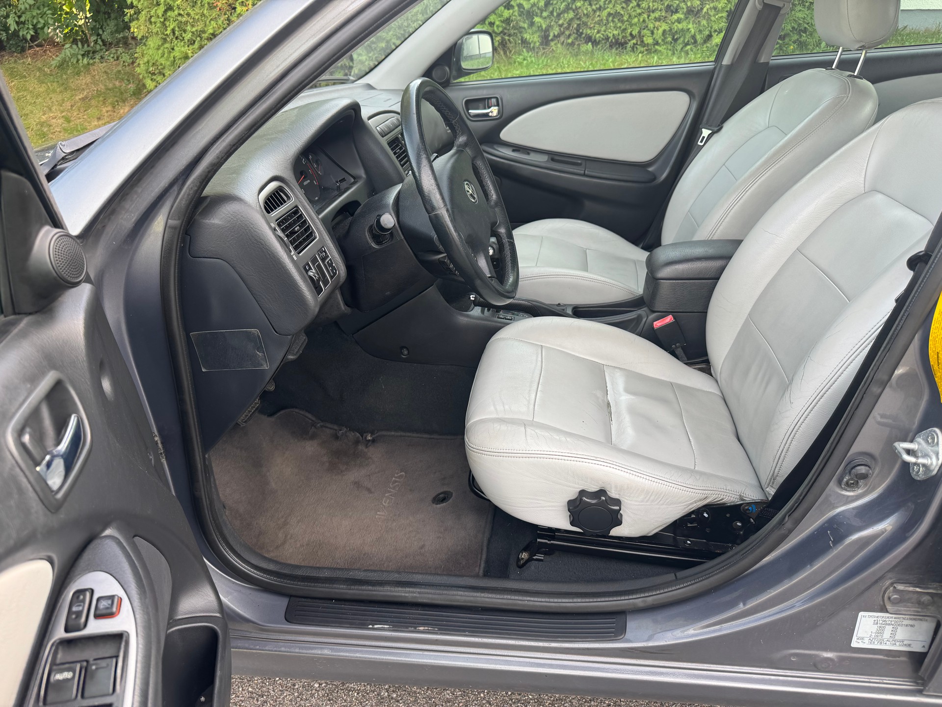 TOYOTA Avensis 2.0 VVT-i Linea Sol Plus Liftback-image-8