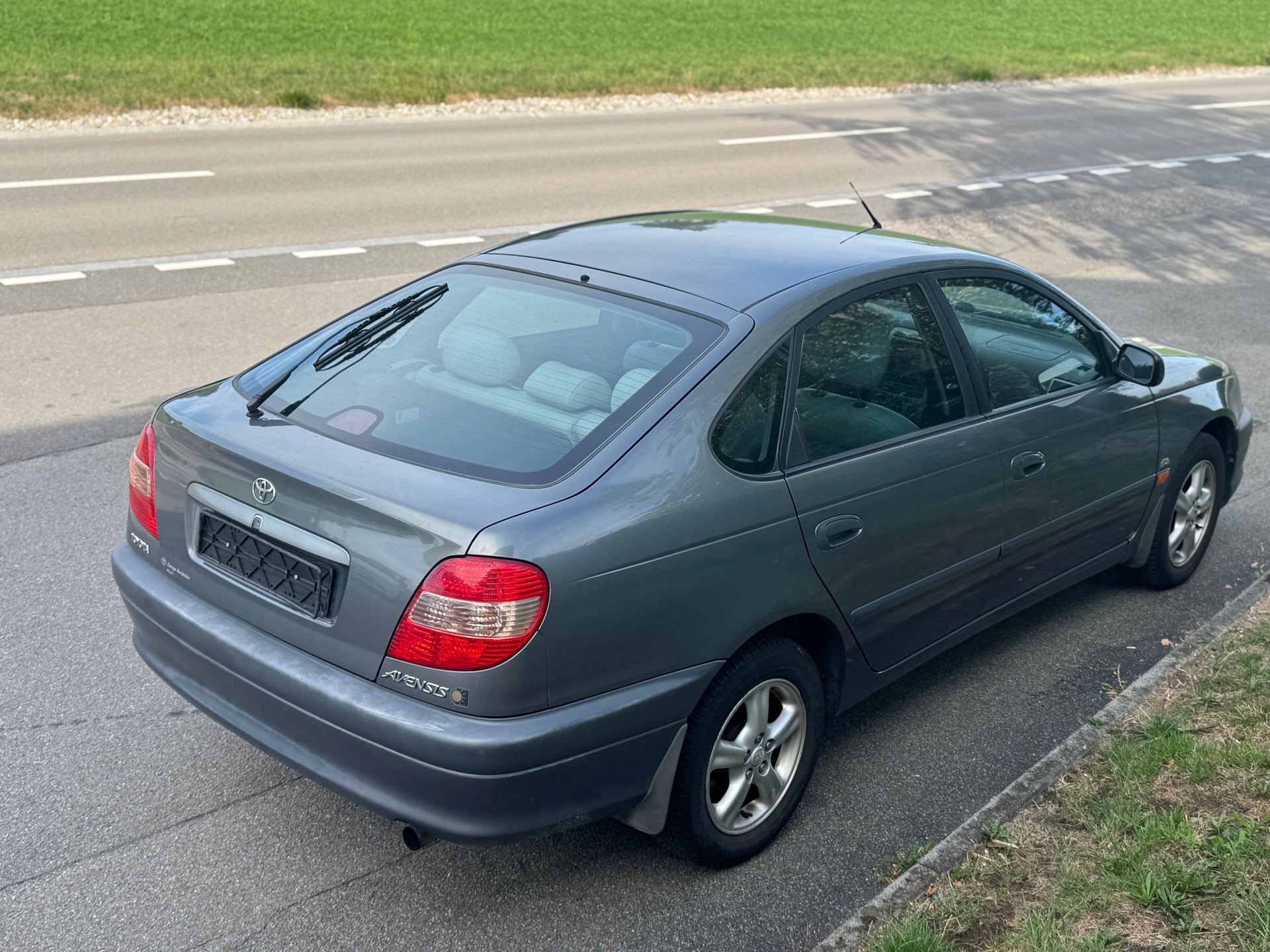 TOYOTA Avensis 2.0 VVT-i Linea Sol Plus Liftback-image-3