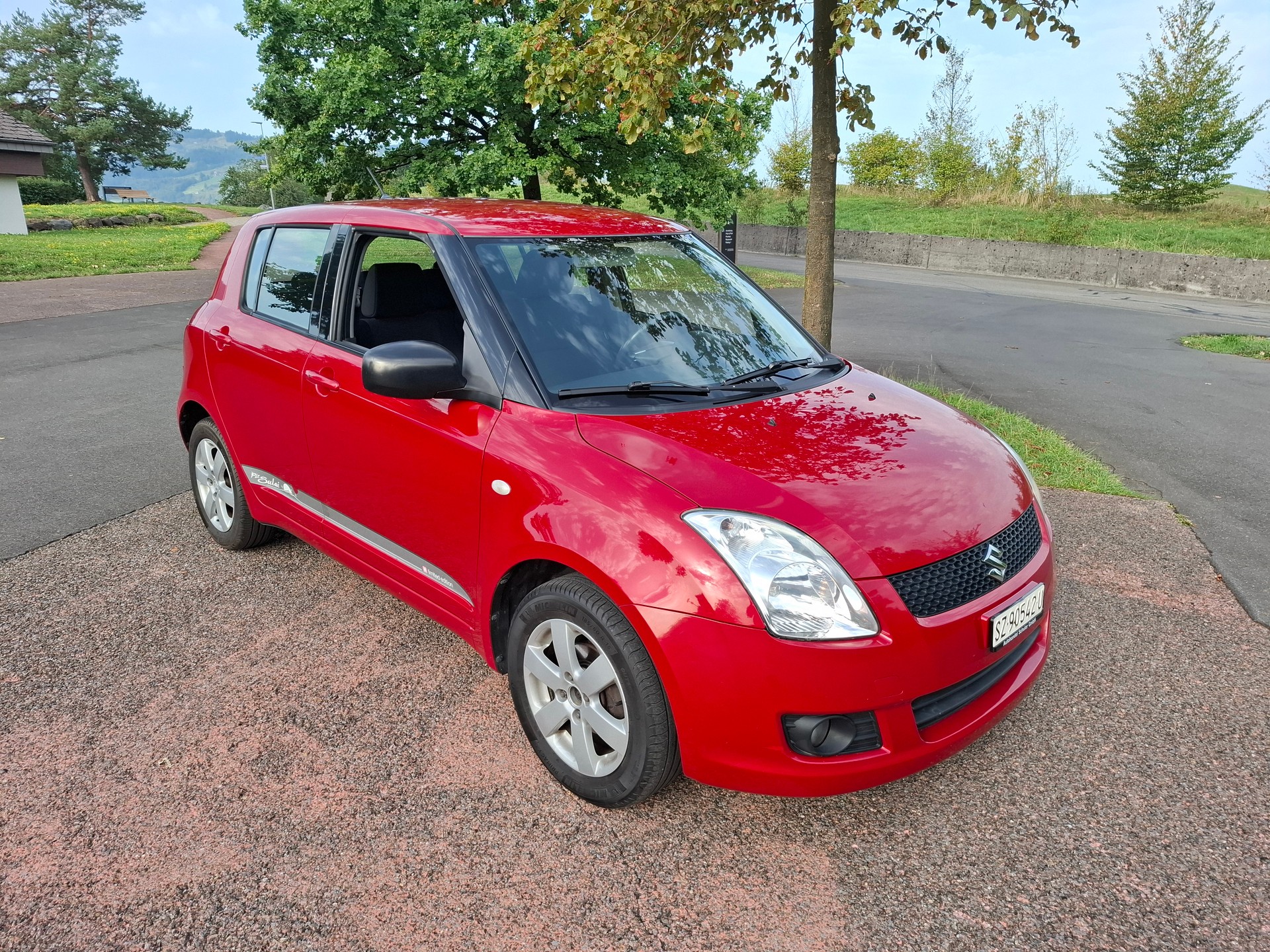 SUZUKI Swift 1.3i 16V GL Top Piz Sulai LE 4x4