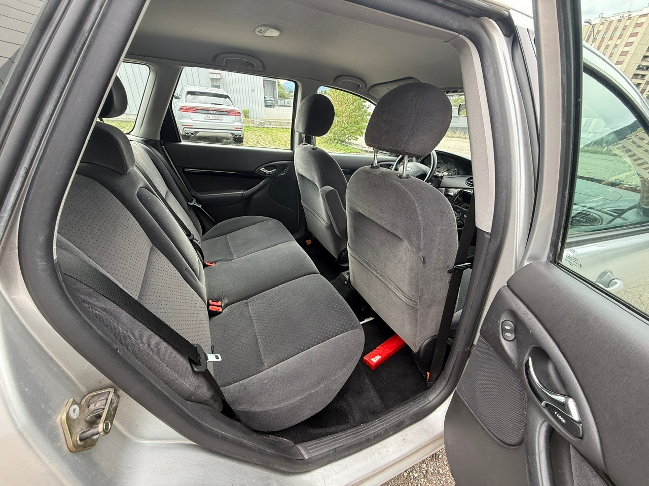 FORD Focus 1.8i 16V Ghia-image-9